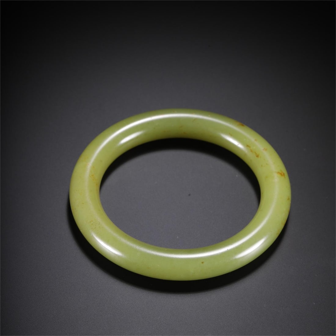 A beautiful Hetian topaz bracelet: Exquisite Hetian topaz bracelet Size:lnside diameter:5.7cm Thick:1.1cm W:0.0557kg (The Dimensions Of All Batches Are Manually Measured.If You Need More Detailed Information, Please Contact Our Custome