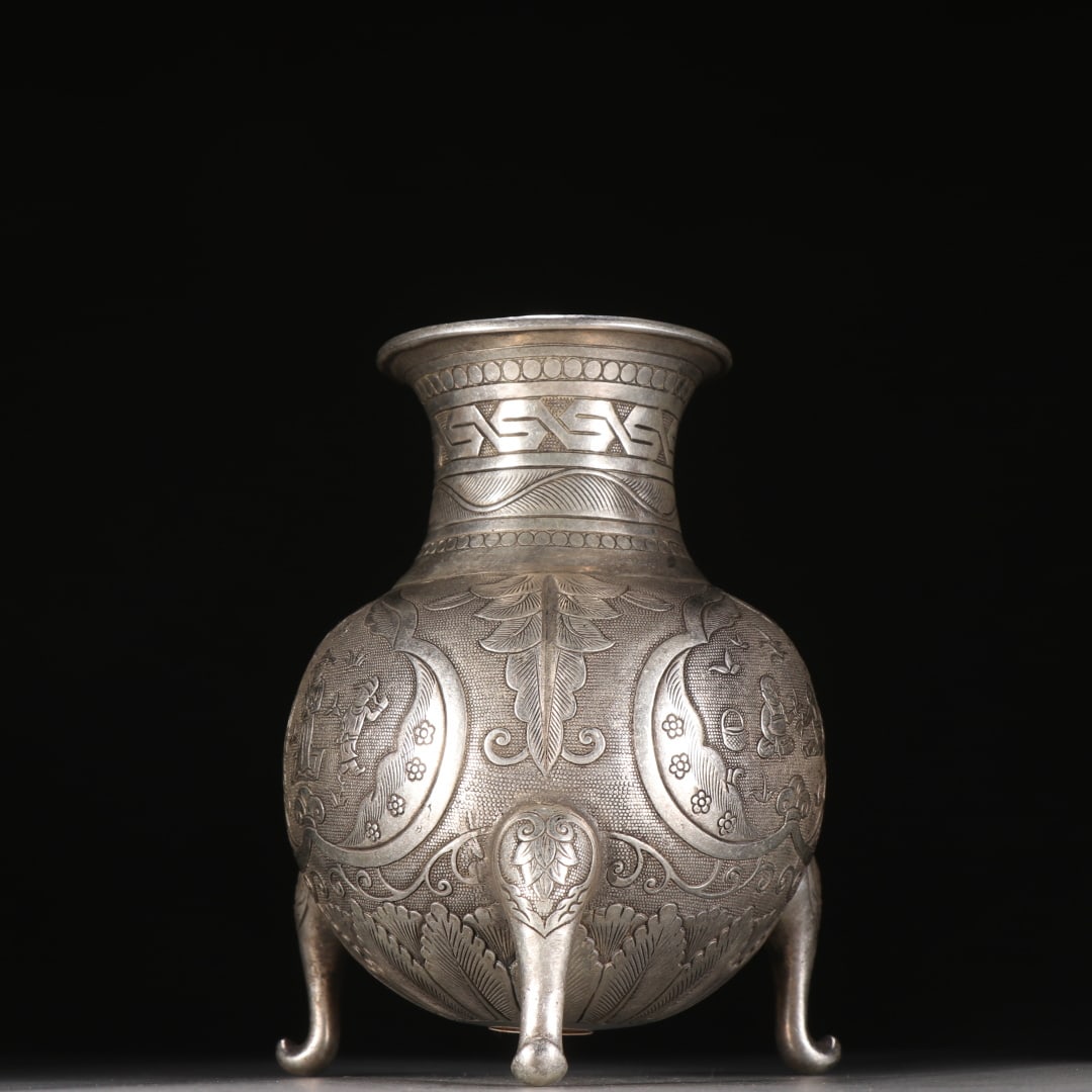 A beautifully crafted silver window three-legged vase with character stories: A beautifully gilded silver window character story tripod vase Size:H:14cm W:11cm W:0.69kg (The Dimensions Of All Batches Are Manually Measured.If You Need More Detailed Information, Please Contact Ou