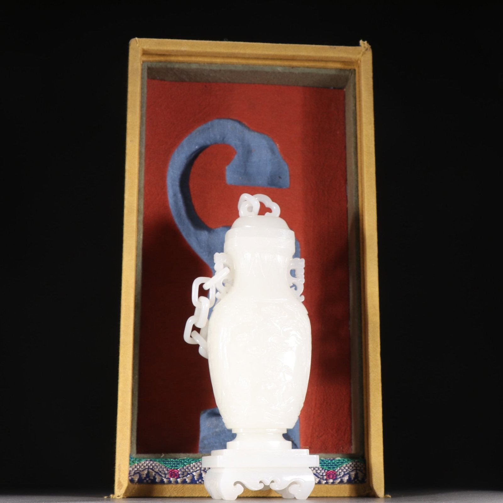 A Qing Dynasty Hetian jade character story vase (1 of 9)