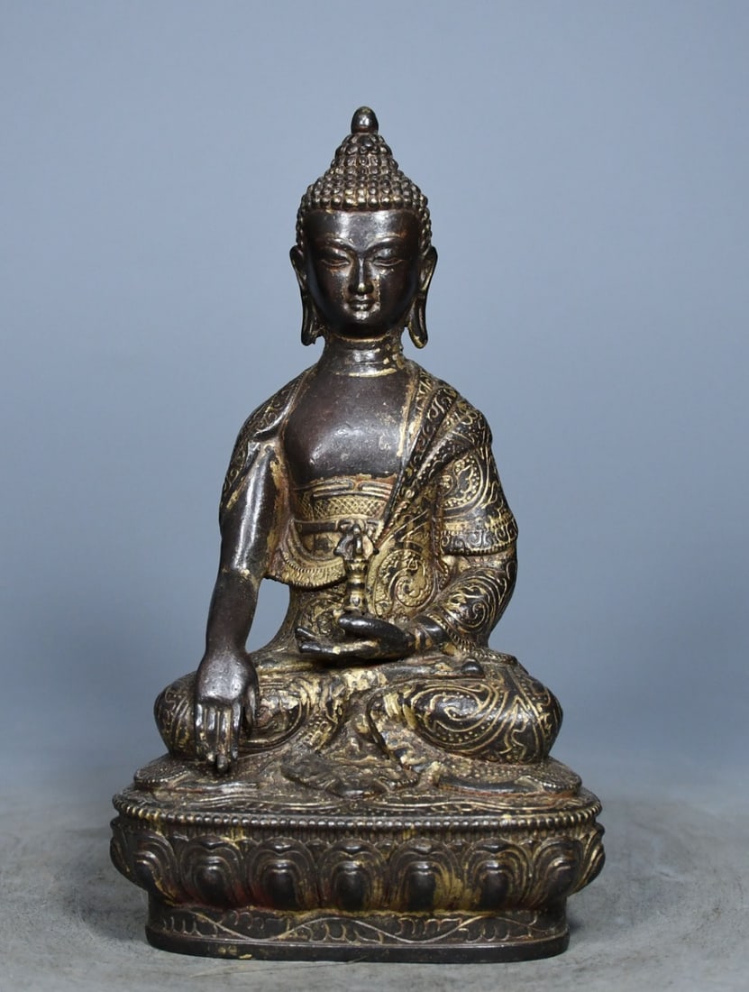A finely crafted old bronze Buddha statue of Shakyamuni Vajra Buddha (1 of 9)