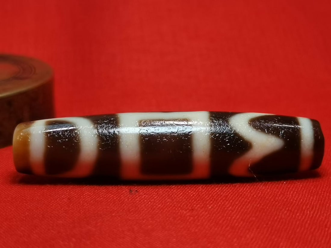 A top-quality Xizeng Huai Tian bead: Top-quality Xizeng Huai Tian beads Size:5.6x1.3cm (The Dimensions Of All Batches Are Manually Measured.If You Need More Detailed Information, Please Contact Our Customer Service Before Bidding.)