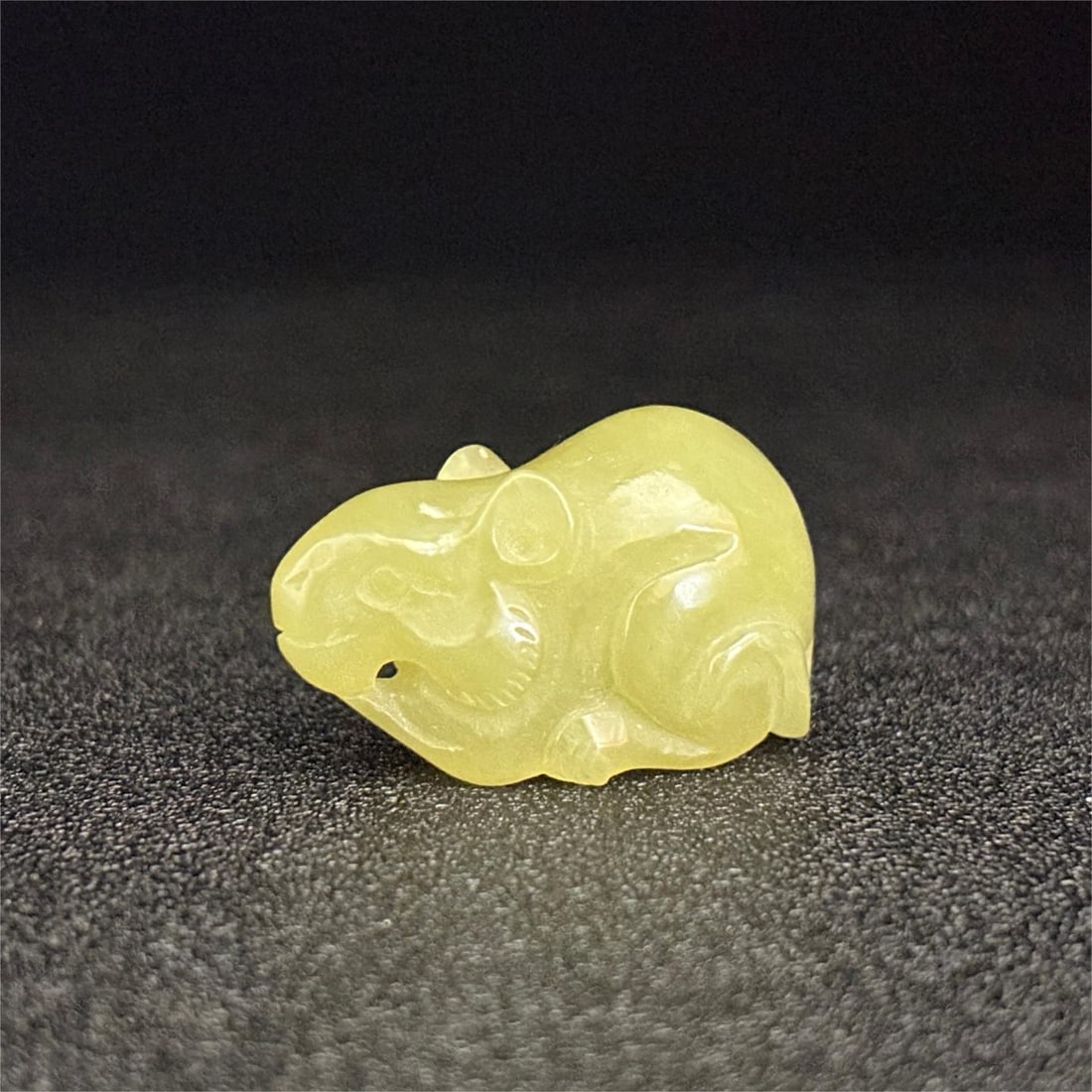 A beautiful Hetian jade yellow jade little jade mouse: Exquisite Hetian jade yellow jade little jade mouse Size:3.5x2.0x1.7cm W:0.016kg (The Dimensions Of All Batches Are Manually Measured.If You Need More Detailed Information, Please Contact Our Customer