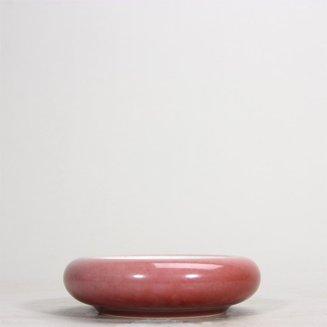 A Qing Dynasty cowpea red glaze gong washer: Qing dynasty Jiangdou red glaze gong washer Size:H:3.4cm Calibre:8.3cm (The Dimensions Of All Batches Are Manually Measured.If You Need More Detailed Information, Please Contact Our Customer Service B