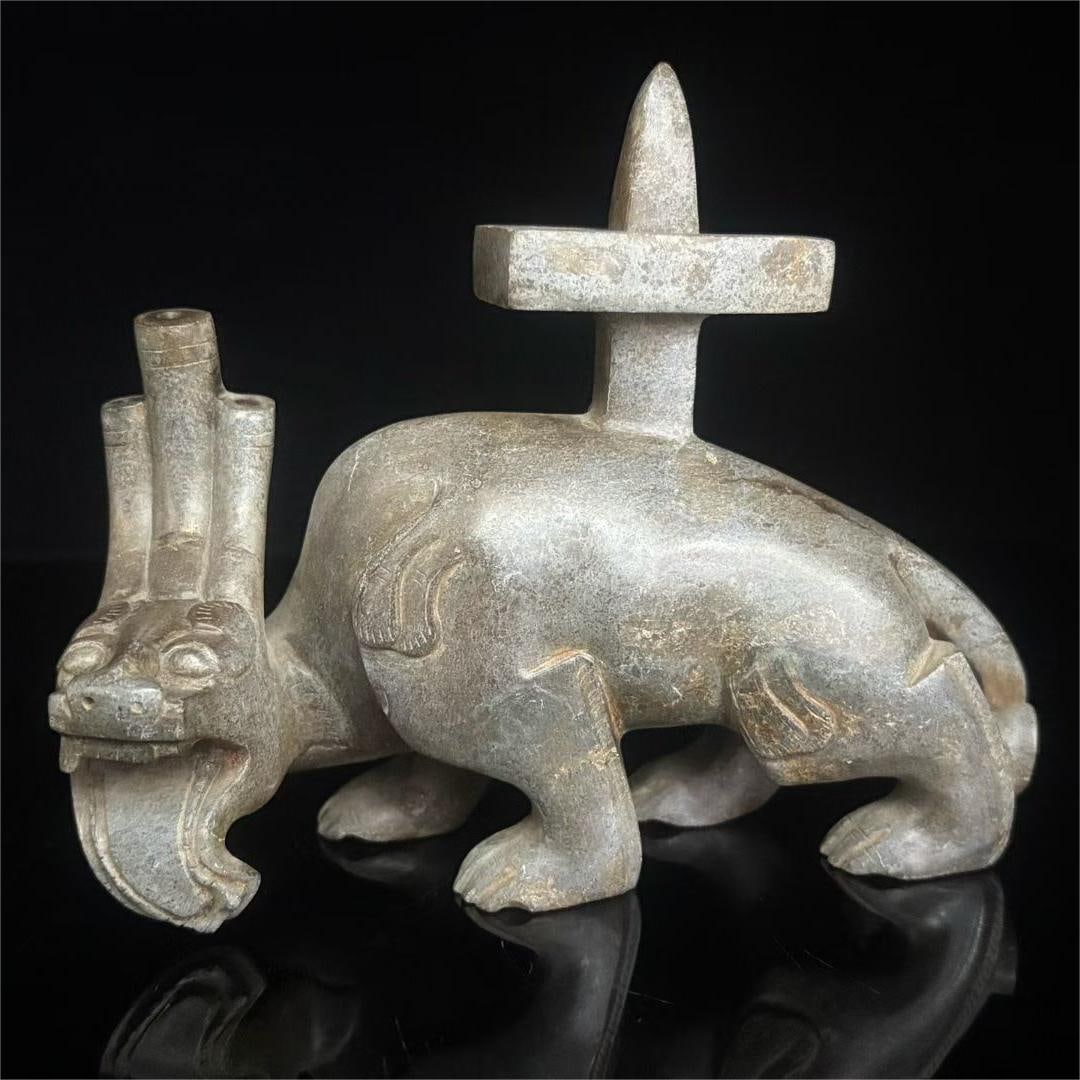 A beautiful Hetian jade auspicious beast lampstand: Exquisite Hetian jade auspicious beast lighthouse Size:16x13.2x6.0cm W:0.763kg (The Dimensions Of All Batches Are Manually Measured.If You Need More Detailed Information, Please Contact Our Customer S