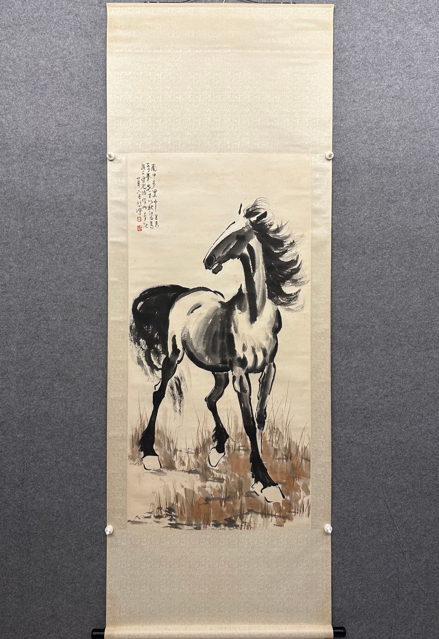 A manuscript of Xu Beihong's horse paper: Xu Beihong's horse-paper edition Size:Flower core:140x69cm (The Dimensions Of All Batches Are Manually Measured.If You Need More Detailed Information, Please Contact Our Customer Service Before Biddin