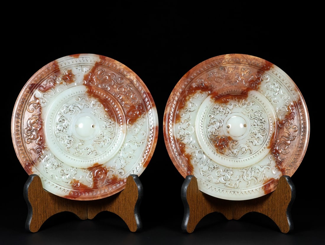 A pair of exquisite Hetian jade hunting pattern jade mirrors: Exquisite Hetian jade hunting pattern jade mirror Size:L:19cm W:19cm T:1.5cm W:1.4575kg (The Dimensions Of All Batches Are Manually Measured.If You Need More Detailed Information, Please Contact Our C