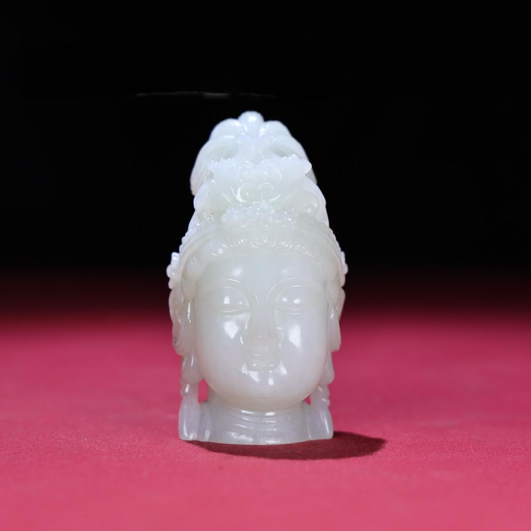 A fine piece of Hetian white jade Guanyin headpiece: A beautiful Hetian white jade Guanyin headpiece Size:42x81x48mm W:182g(The Dimensions Of All Batches Are Manually Measured.If You Need More Detailed Information, Please Contact Our Customer Service Be