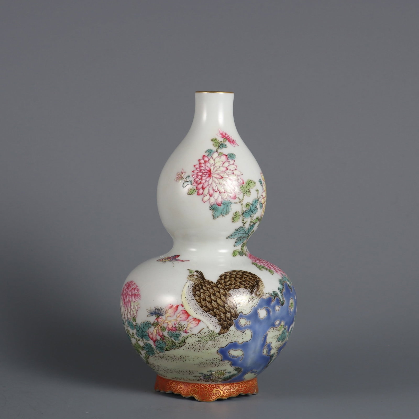 A famille rose gourd bottle from the Qing Dynasty called 'Peaceful Living and Prosperity.' (1 of 9)