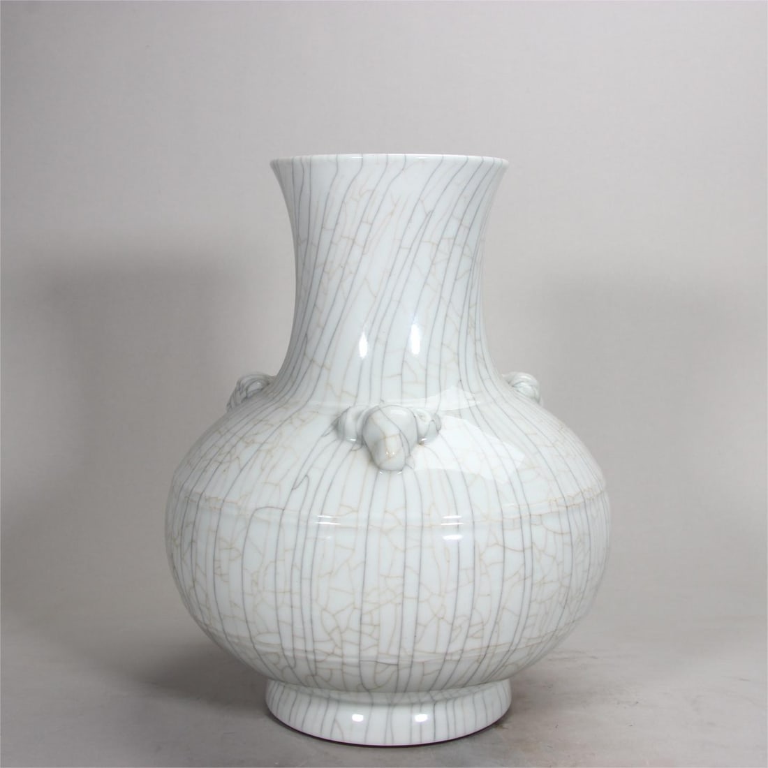 A Qing Dynasty Ge-glazed Three Sheep Zun: Qing Dynasty Ge-glazed Three Sheep Zun Size:H:33.2cm (The Dimensions Of All Batches Are Manually Measured.If You Need More Detailed Information, Please Contact Our Customer Service Before Bidding.)