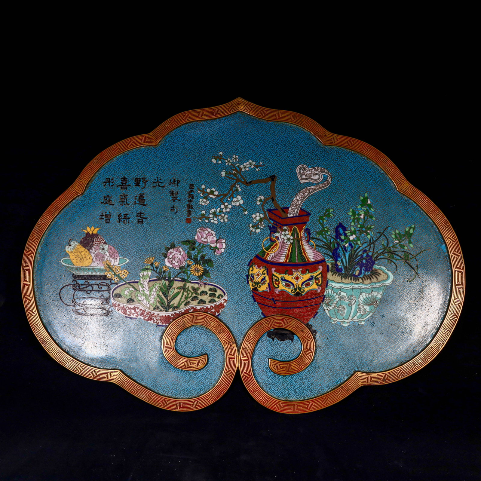 A Qing dynasty cloisonnÃ© cloisonnÃ© enamel ruyi-shaped hanging screen: SIZE: Length 70cm, Width 50cm, Thickness 0.7cm, Weight 5.5kg (The Dimensions Of All Batches Are Manually Measured.If You Need More Detailed Information, Please Contact Our Customer Service Before Bidd