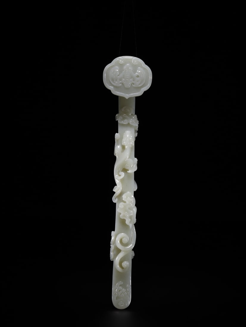 A beautiful Hetian jade dragon-patterned Ruyi scepter: Exquisite Hetian jade dragon-patterned ruyi scepter Size:25.8x5.0x3.2cm W:0.1415kg (The Dimensions Of All Batches Are Manually Measured.If You Need More Detailed Information, Please Contact Our Custom