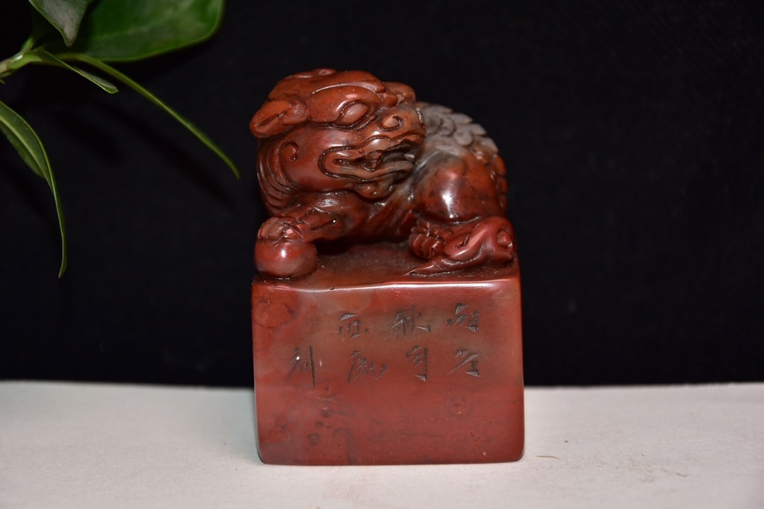 A fine Shoushan stone old hibiscus stone seal: Exquisite Shoushan stone old hibiscus stone seal Size:5x5x7cm W:0.29kg (The Dimensions Of All Batches Are Manually Measured.If You Need More Detailed Information, Please Contact Our Customer Service B