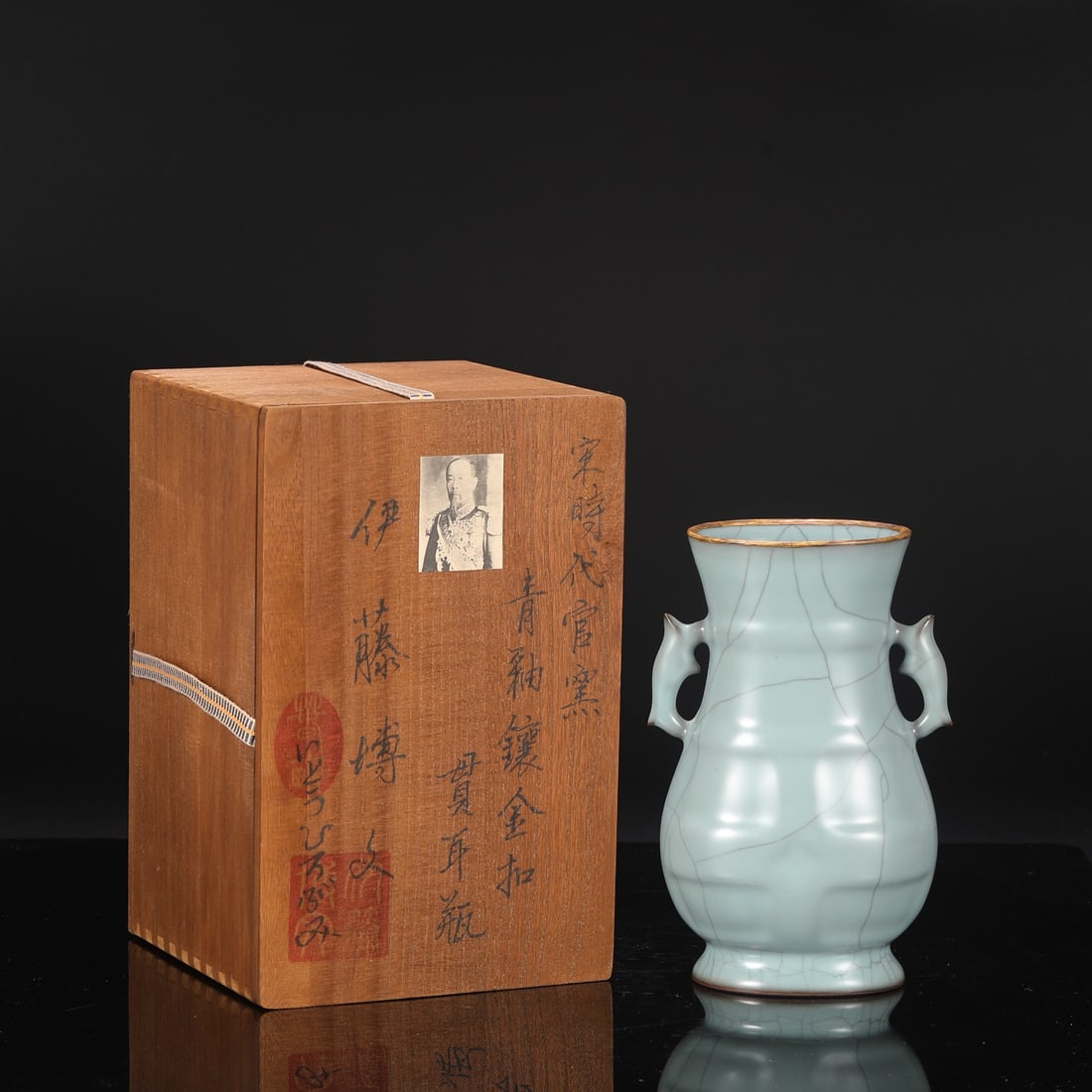 A celadon and gold-inlaid buckle ear vase from the Song Dynasty official kiln: Song Dynasty official kiln celadon gold-inlaid buckle ear vase Size:H:21.5cm Calibre:10cm Belly diameter:12cm (The Dimensions Of All Batches Are Manually Measured.If You Need More Detailed Information