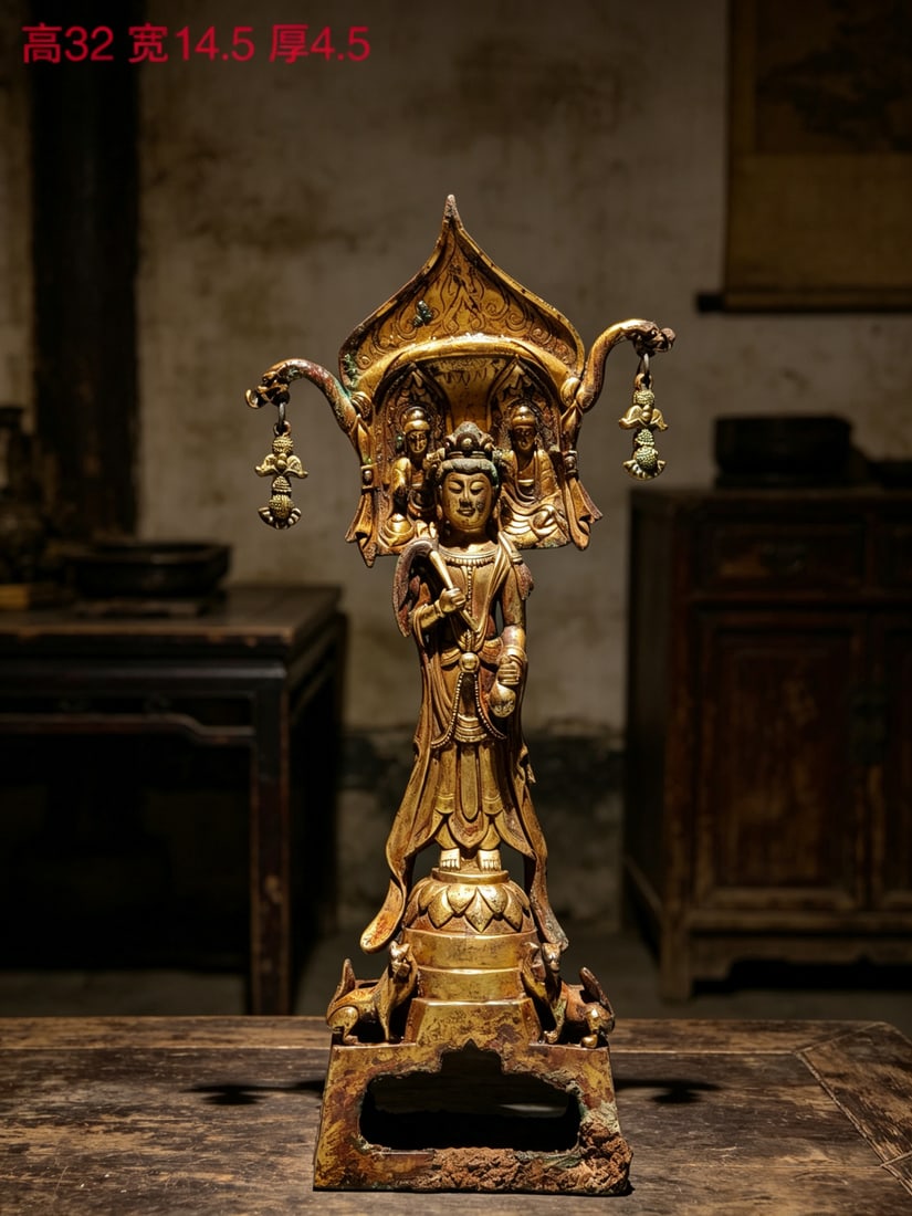 A Tang Dynasty gilt bronze standing statue of Guanyin Bodhisattva holding a pure vase: A gilded bronze standing statue of Guanyin Bodhisattva in a Tang dynasty holding a pure vase (The Dimensions Of All Batches Are Manually Measured.If You Need More Detailed Information, Please Contact 