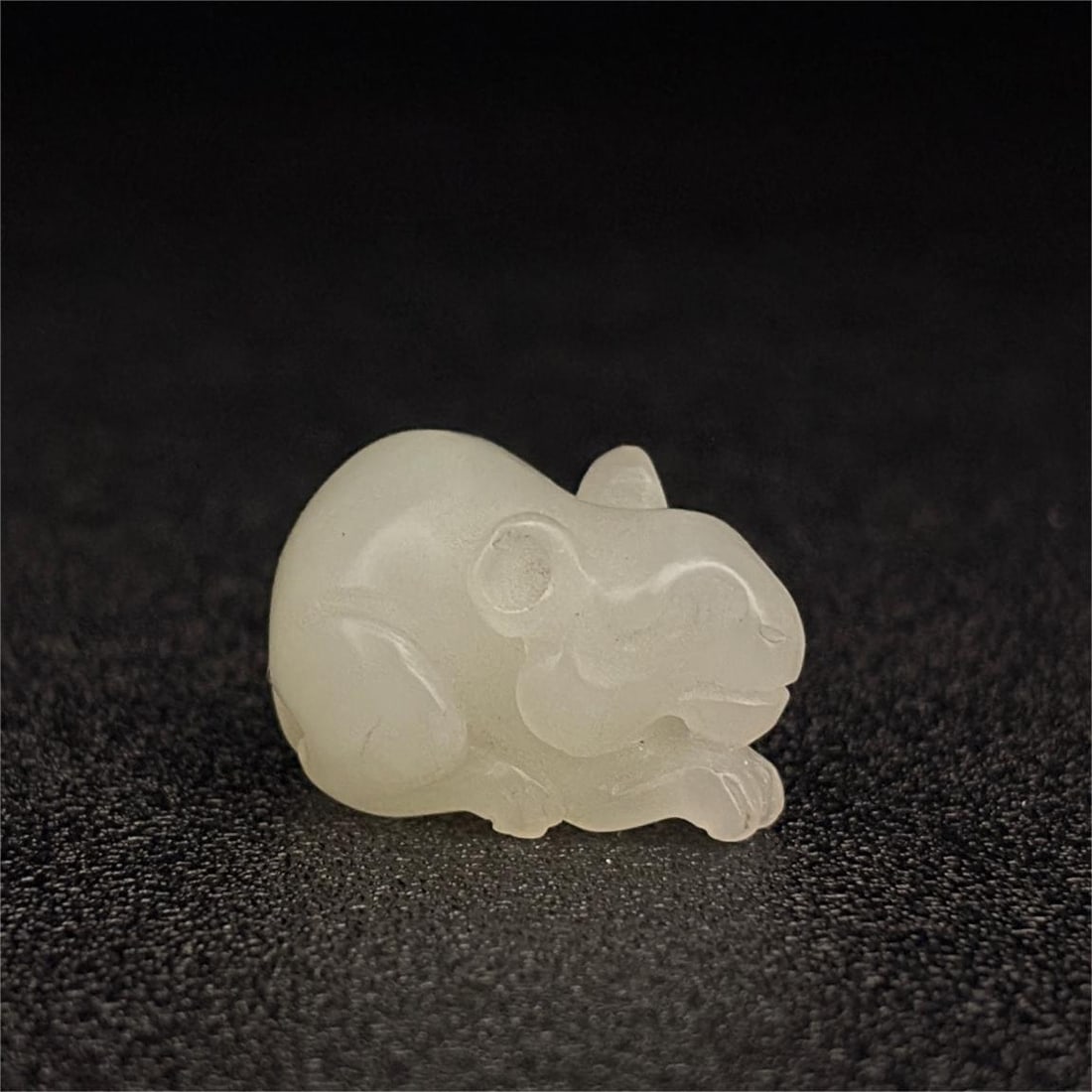A beautiful Hetian jade little jade mouse (1 of 8)