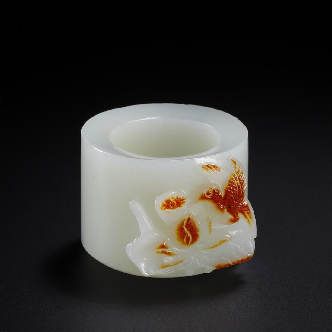 A beautiful Hetian jade lotus pattern thumb ring: Exquisite Hetian jade lotus pattern thumb ring Size:lnside diameter:2.2cm Outside diameter:3.7cm H:2.6cm W:0.0403kg (The Dimensions Of All Batches Are Manually Measured.If You Need More Detailed Infor