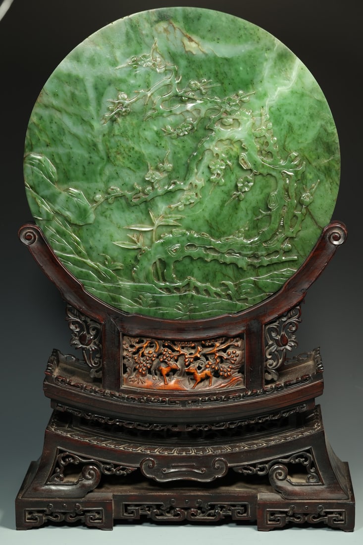 A beautifully crafted jade large screen (1 of 9)