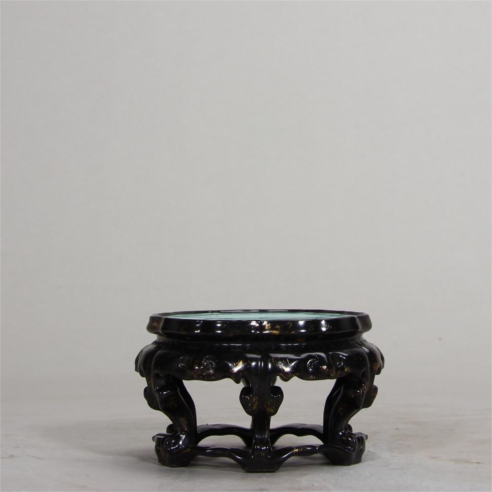 A bio-mimicry gold-ink bed made during the Qianlong period of the Qing Dynasty: A biomimetic gold-sprinkled ink bed made during the Qianlong period of the Qing Dynasty Size:H:4.2cm W:7.3cm (The Dimensions Of All Batches Are Manually Measured.If You Need More Detailed Information,
