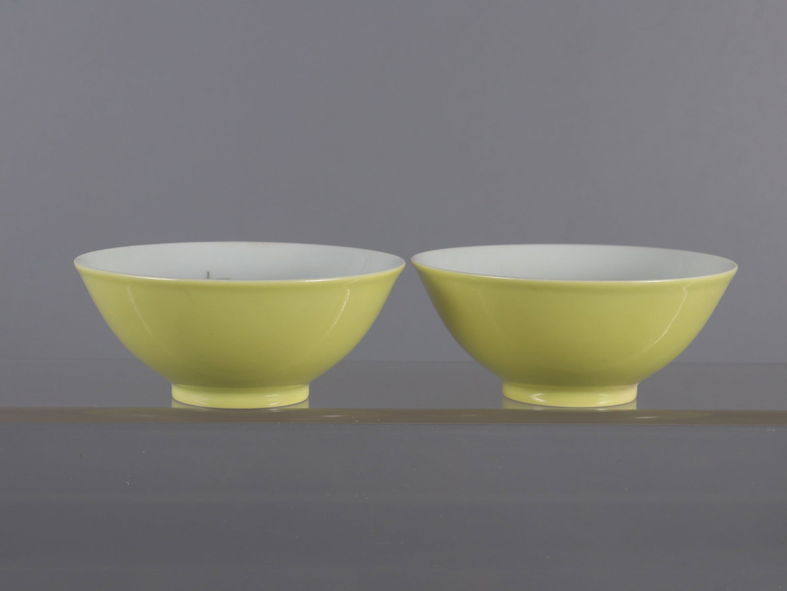 A pair of Qing Dynasty lemon yellow glazed famille rose flower-and-bird floral hat cups: A Qing dynasty lemon yellow glaze famille rose flower-and-bird floral hat cup Size:H:4cm Calibre:8.9cm (The Dimensions Of All Batches Are Manually Measured.If You Need More Detailed Information, Pleas
