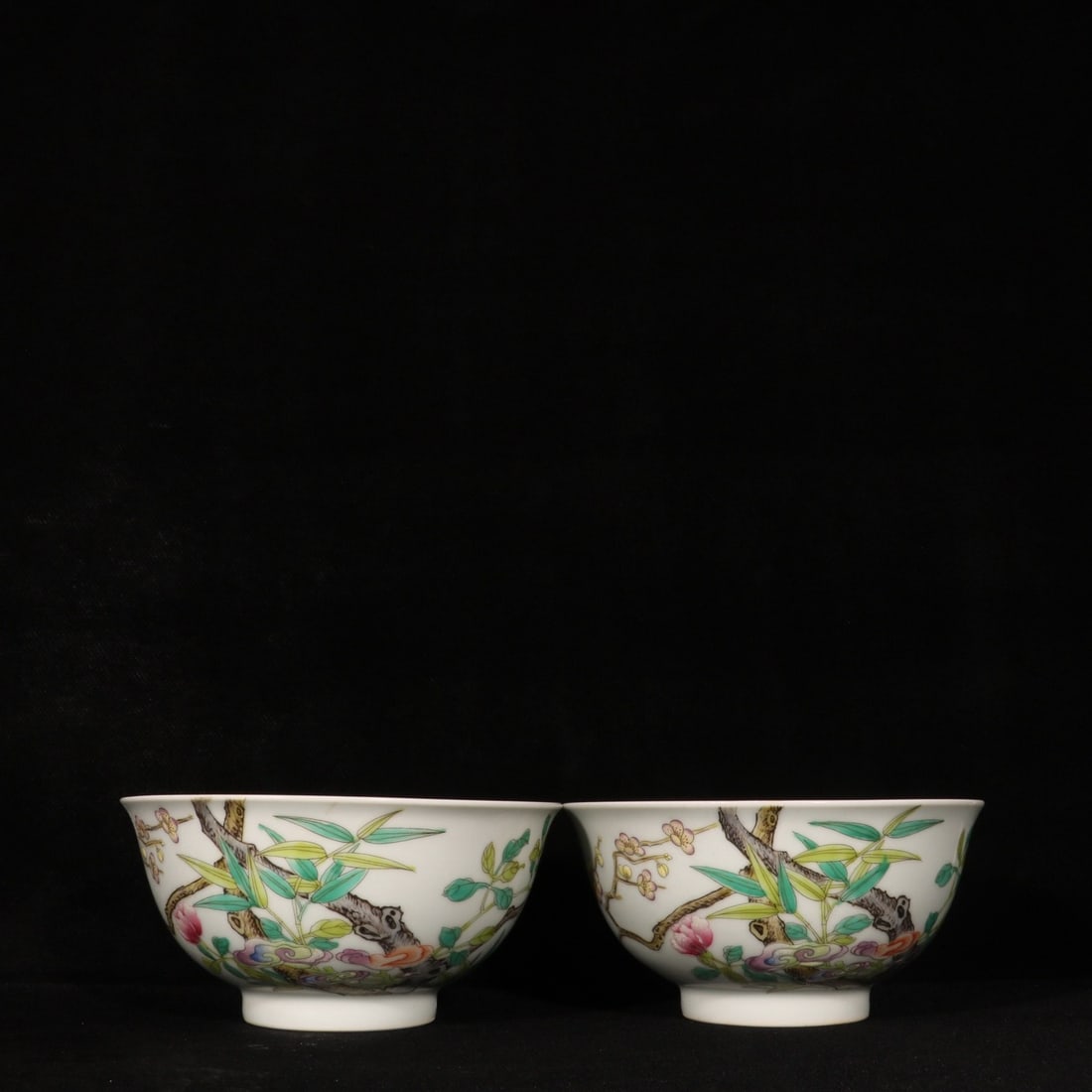A bowl with enamel bamboo joints and plum blossom patterns made during the Yongzheng period of the: An enamel bowl with bamboo joints and plum blossom patterns made during the Yongzheng period of the Qing Dynasty Size:H:7.5cm D:15cm (The Dimensions Of All Batches Are Manually Measured.If You Need Mo