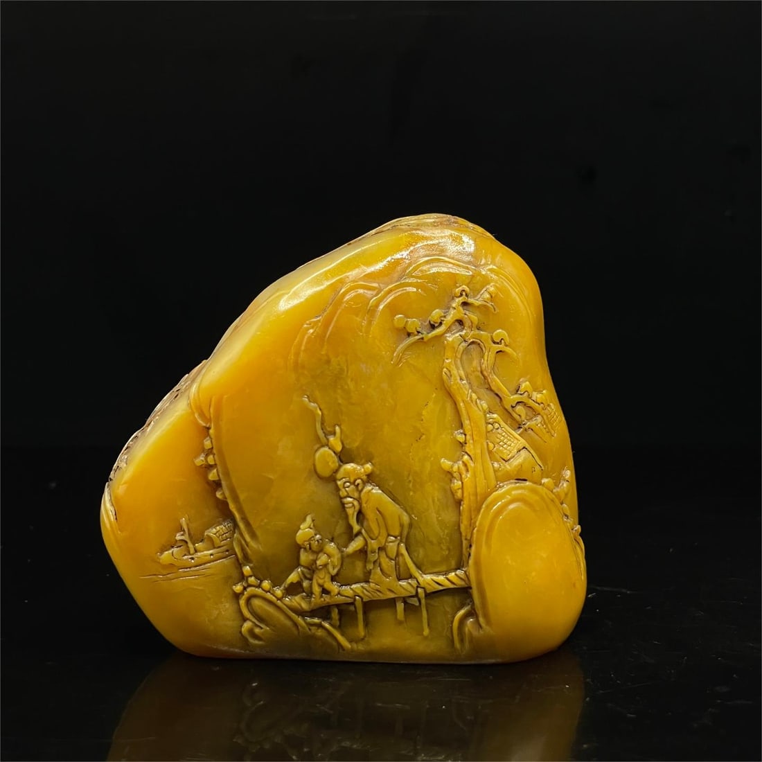 A fine Shoushan stone Tianhuang grade Tianhuang stone accompanying seal: Exquisite Shoushan stone Tianhuang grade Tianhuang stone accompanying seal Size:7.1x3.6x6.1cm W:0.223kg (The Dimensions Of All Batches Are Manually Measured.If You Need More Detailed Information,