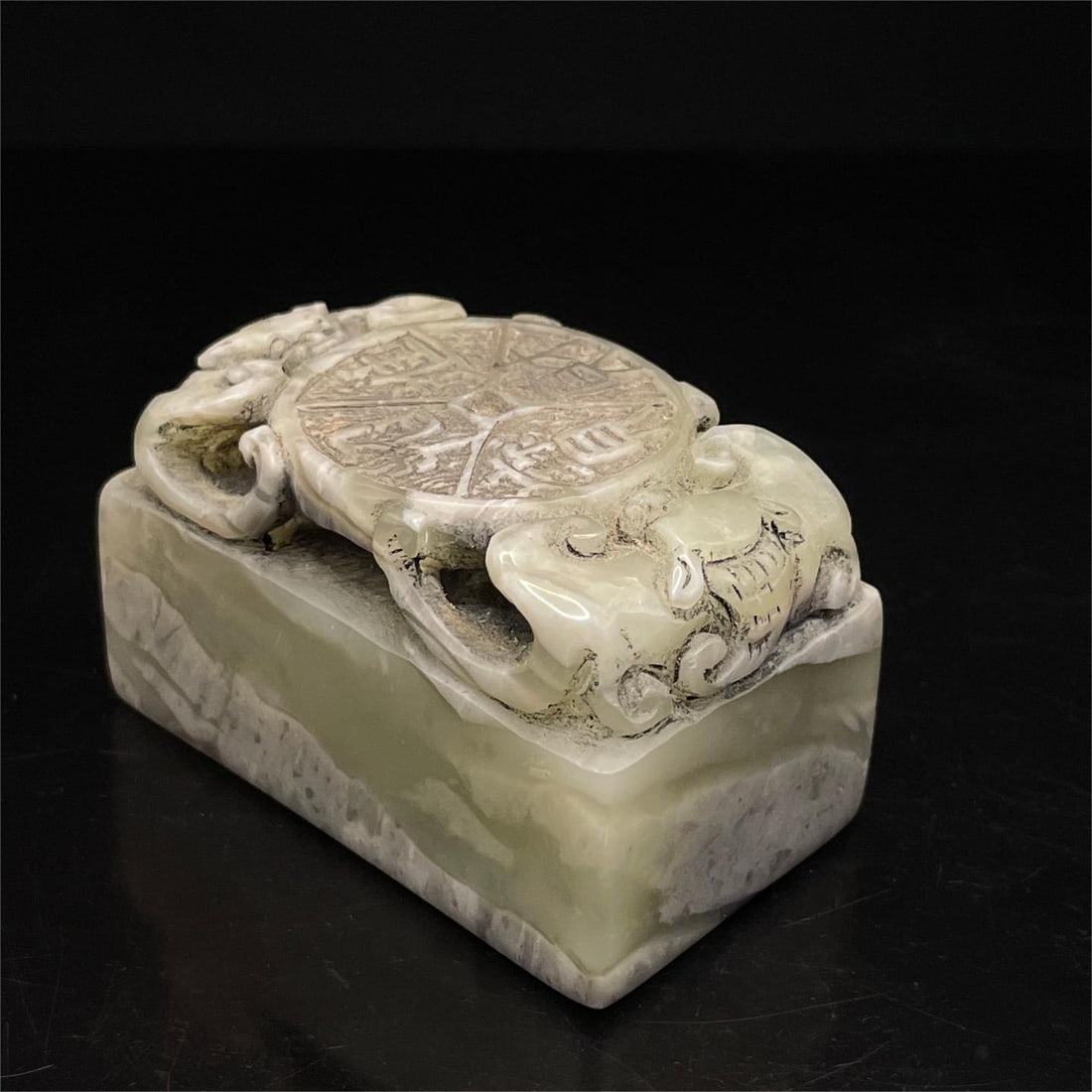 A beautiful Shoushan stone Tianhuang-grade Tianhuang stone seal ornament: Exquisite Shoushan stone Tianhuang-grade Tianhuang stone seal ornament Size:3.6x3.6x6.2cm W:0.186kg (The Dimensions Of All Batches Are Manually Measured.If You Need More Detailed Information, Please C