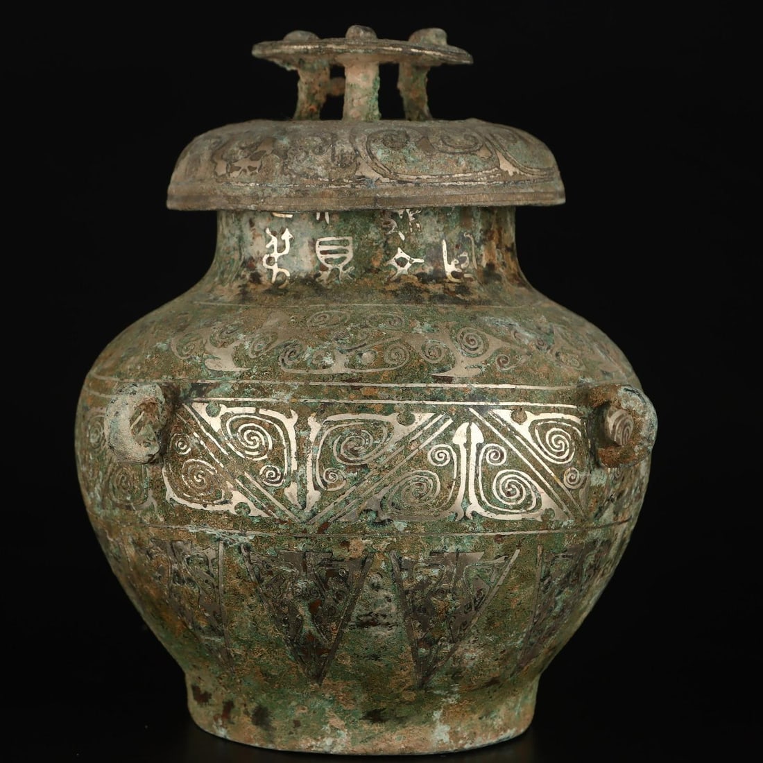 A piece of bronze vessel from the Warring States period (1 of 9)