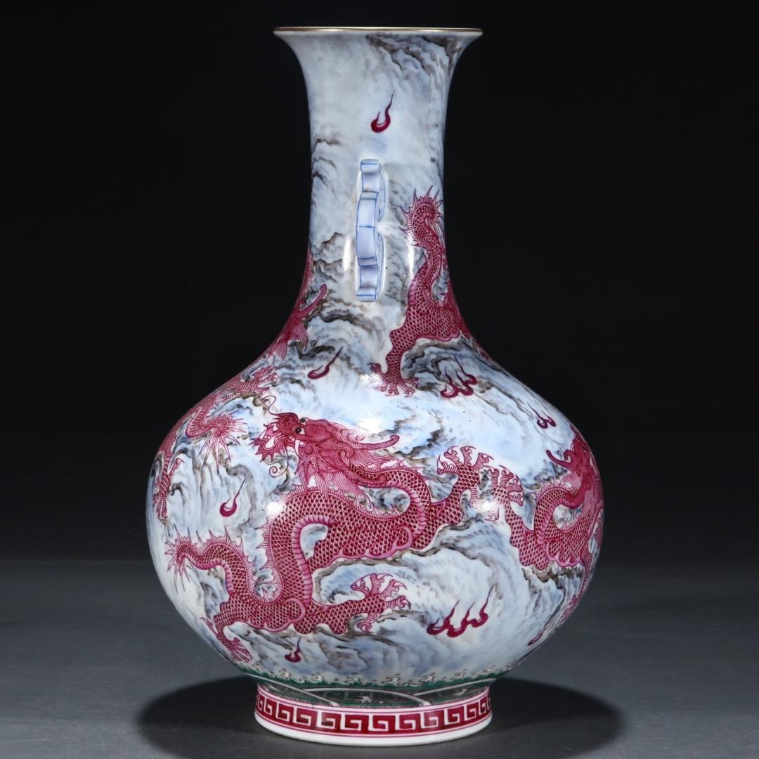 A Qing Dynasty Qianlong period ink-painted rouge red dragon pattern gilded double-handled vase (1 of 8)