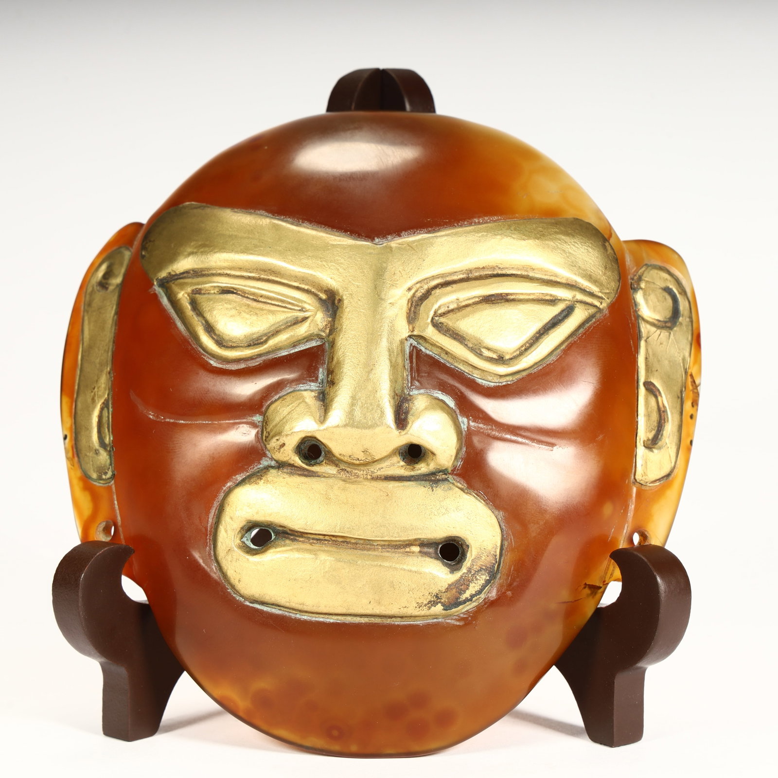 A beautiful agate mask inlaid with gold: Exquisite agate gold-inlaid mask SIZE: L: 13cm W:12.5cm W:192.4g (The Dimensions Of All Batches Are Manually Measured.If You Need More Detailed Information, Please Contact Our Customer Service Before 