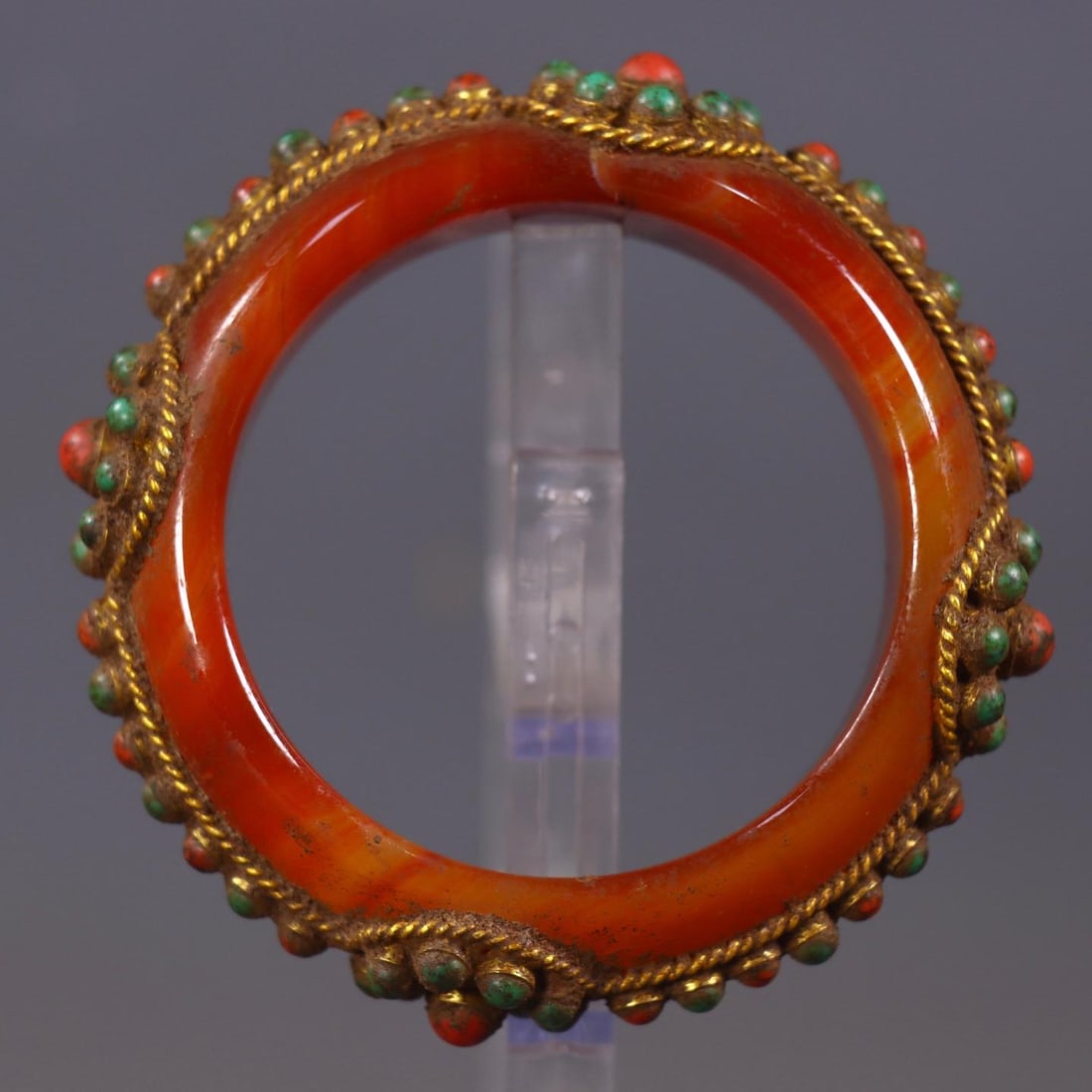 A beautiful agate gold-inlaid bracelet