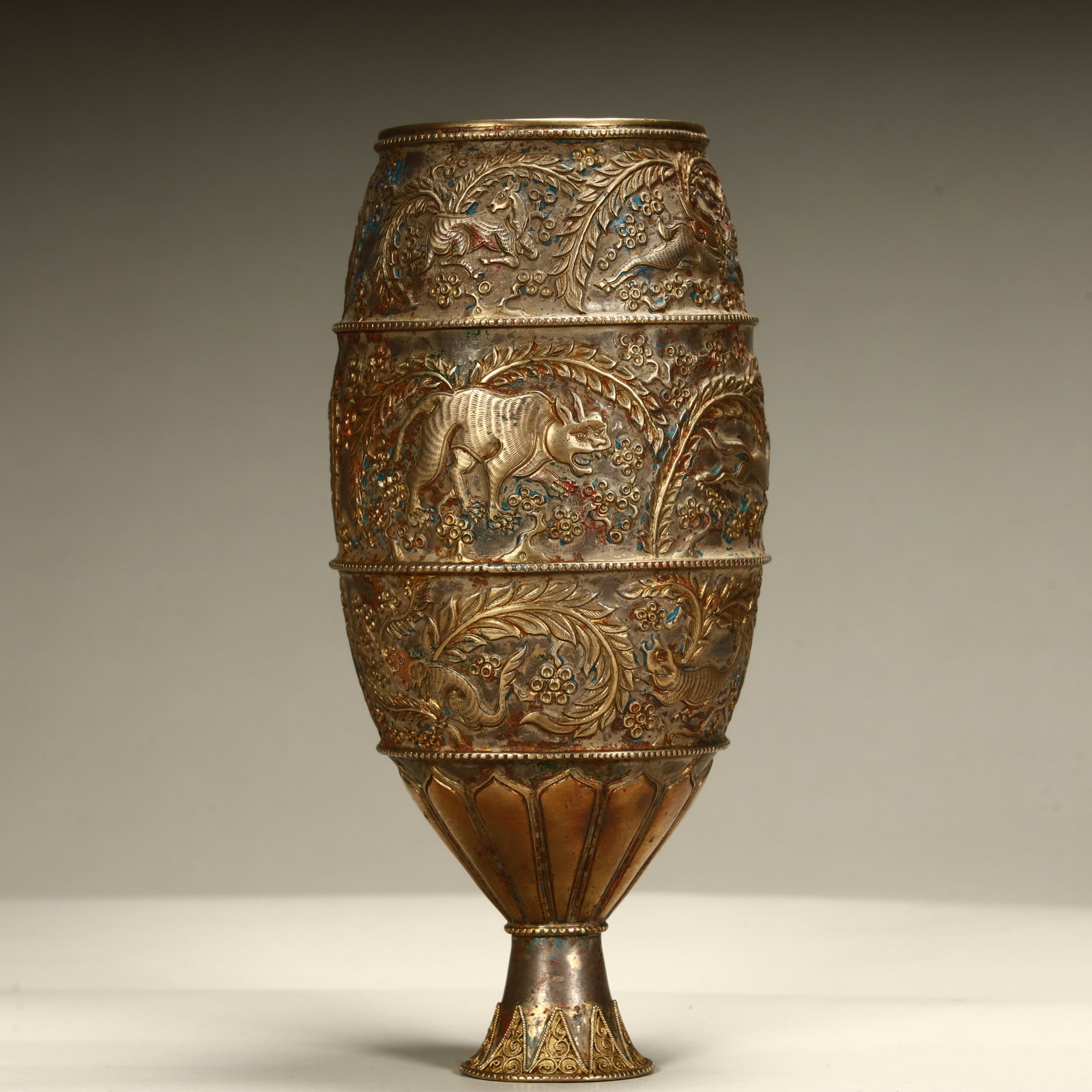 A Qing Dynasty silver-gilt high-stemmed cup with auspicious beast floral patterns: A Qing Dynasty silver-gilt auspicious beast floral stem cup SIZE: H:16.5cm L: 8cm W:8cm W:182g (The Dimensions Of All Batches Are Manually Measured.If You Need More Detailed Information, Please Contac