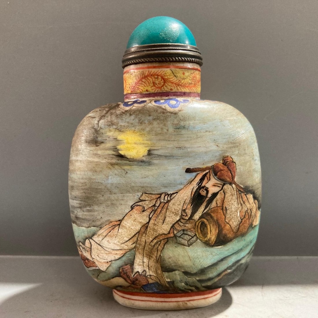 A finely crafted glass painter snuff bottle (1 of 9)
