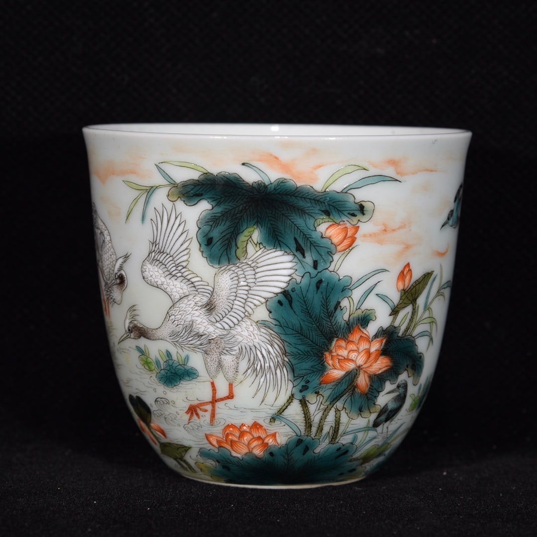 A famille rose crane-patterned cup made during the Yongzheng period of the Qing Dynasty: A famille rose crane-patterned cup made during the Yongzheng period of the Qing Dynasty Size:6.5x7cm (The Dimensions Of All Batches Are Manually Measured.If You Need More Detailed Information, Please 