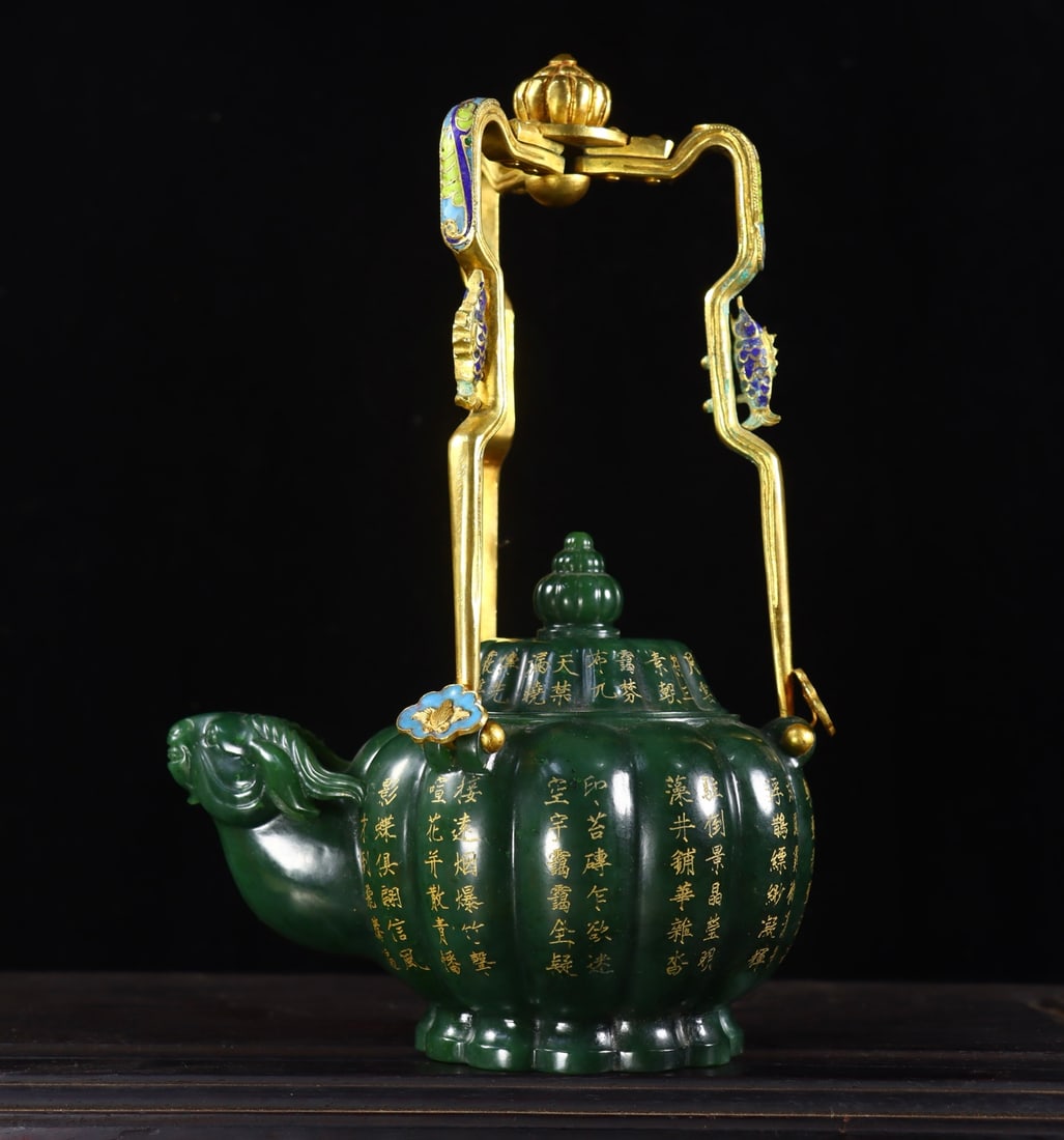 A beautiful Hetian jade ram-head teapot: Exquisite Hetian jade lamb's head teapot Size:H:24cm L:15cm W:10.5cm W:0.954kg (The Dimensions Of All Batches Are Manually Measured.If You Need More Detailed Information, Please Contact Our Customer S