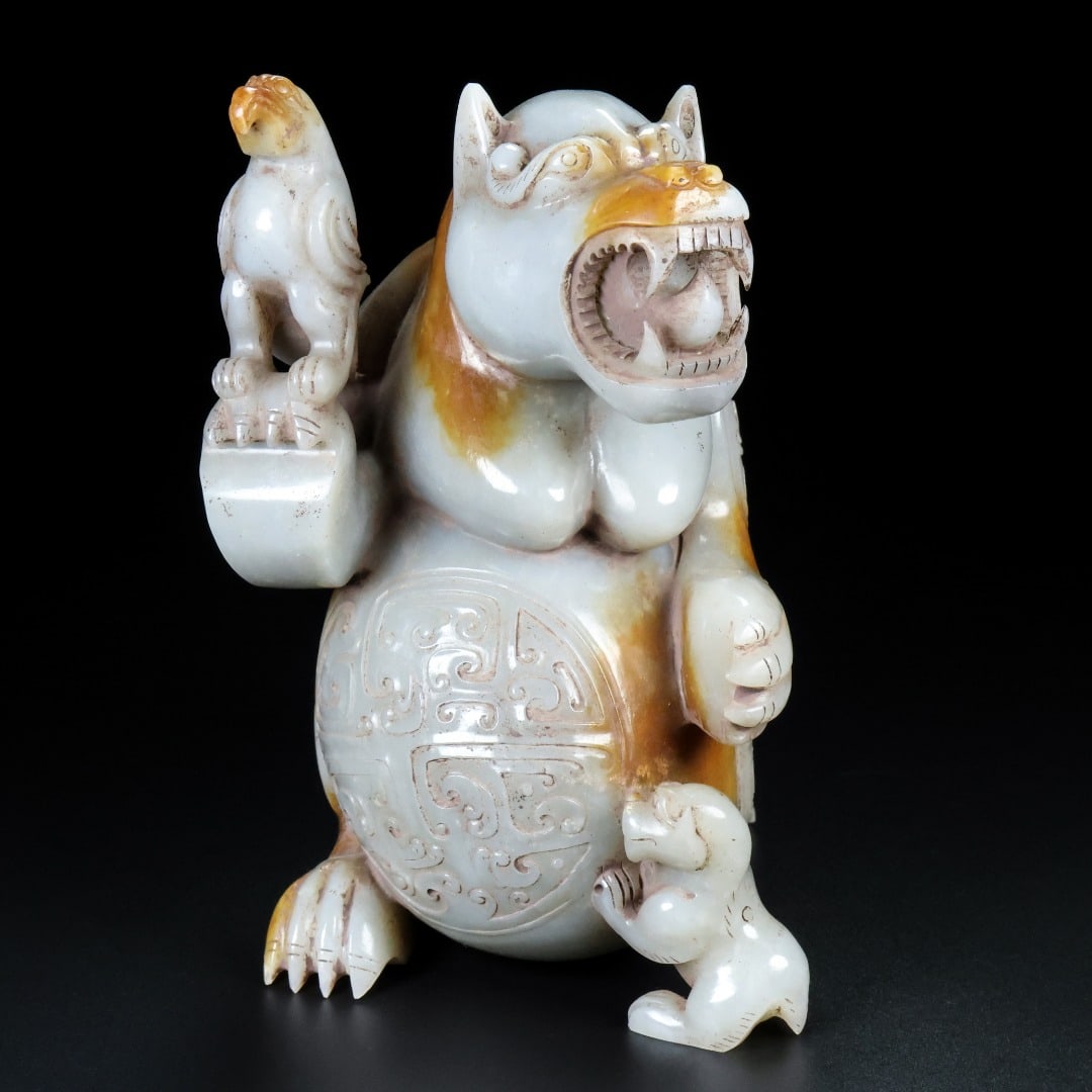 A beautiful Hetian jade beast ornament: Exquisite Hetian jade beast ornaments Size: L: 14 cm x T: 12 cm x H: 18 cm W: 2.857 kg (The Dimensions Of All Batches Are Manually Measured.If You Need More Detailed Information, Please Contact Our Cu