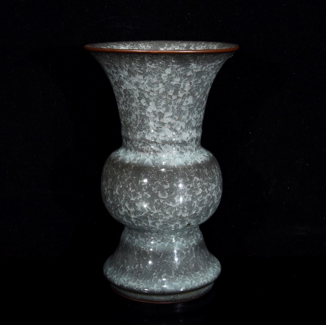 A Song Dynasty Ge kiln 'Pingfianhua Gu'