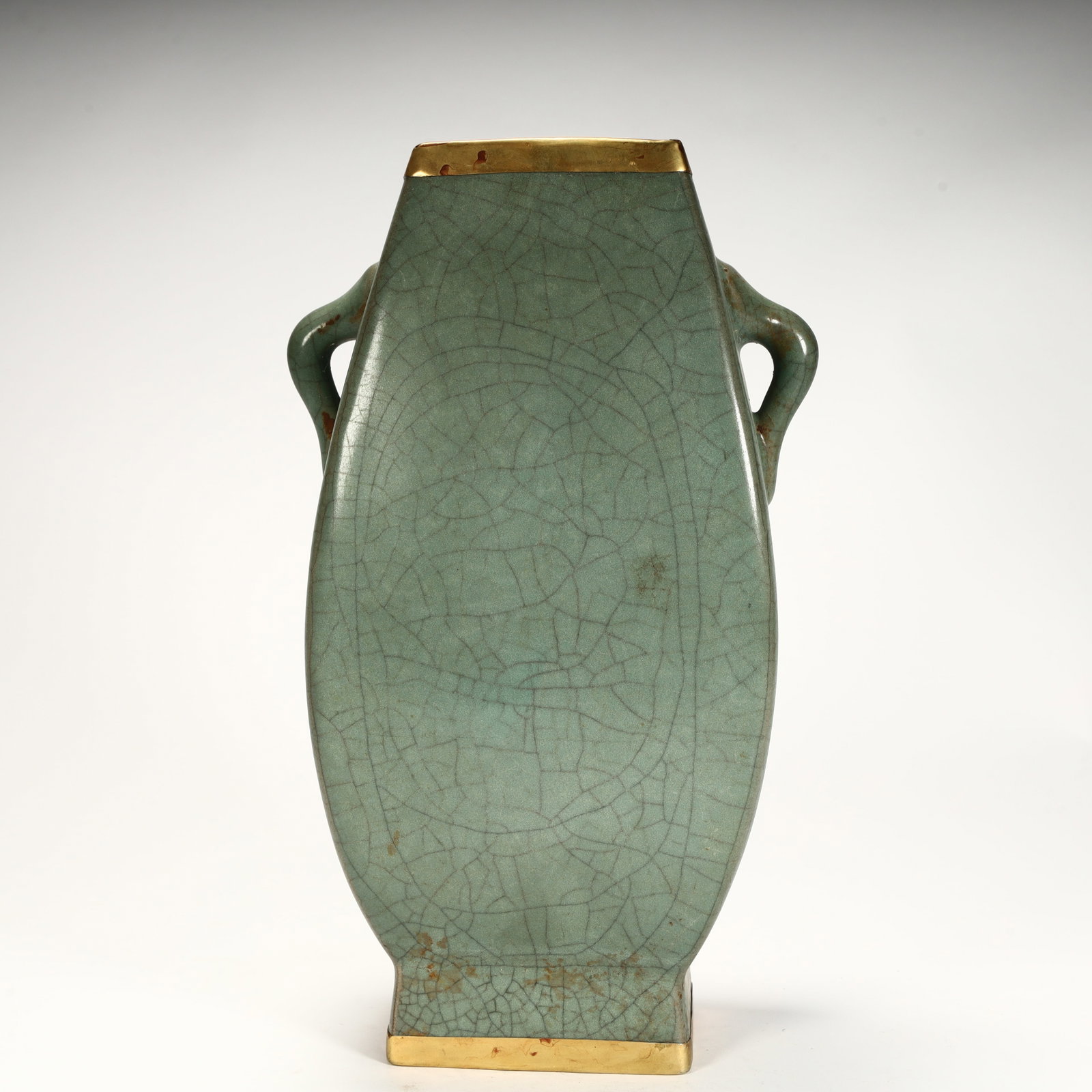 A fine Ge kiln crackle-gilt double-handled square vase: Exquisite Ge kiln crackled gilt double-handled square vase SIZE: H:23cm L: 14cm W:8.5cm W:848g (The Dimensions Of All Batches Are Manually Measured.If You Need More Detailed Information, Please Contac