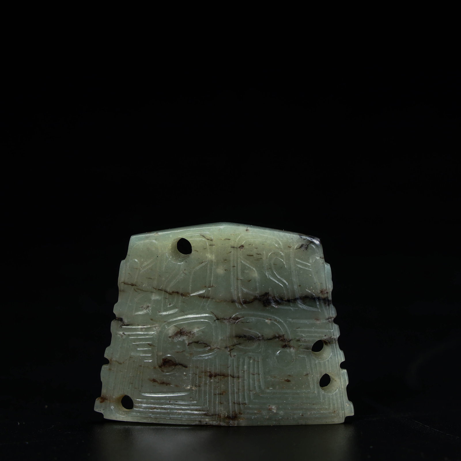 A finely crafted jade axe with beast-face patterns: Exquisite jade ornaments with beast face patterns Size: L: 5cm W:4cm W:27.5g (The Dimensions Of All Batches Are Manually Measured.If You Need More Detailed Information, Please Contact Our Customer Ser