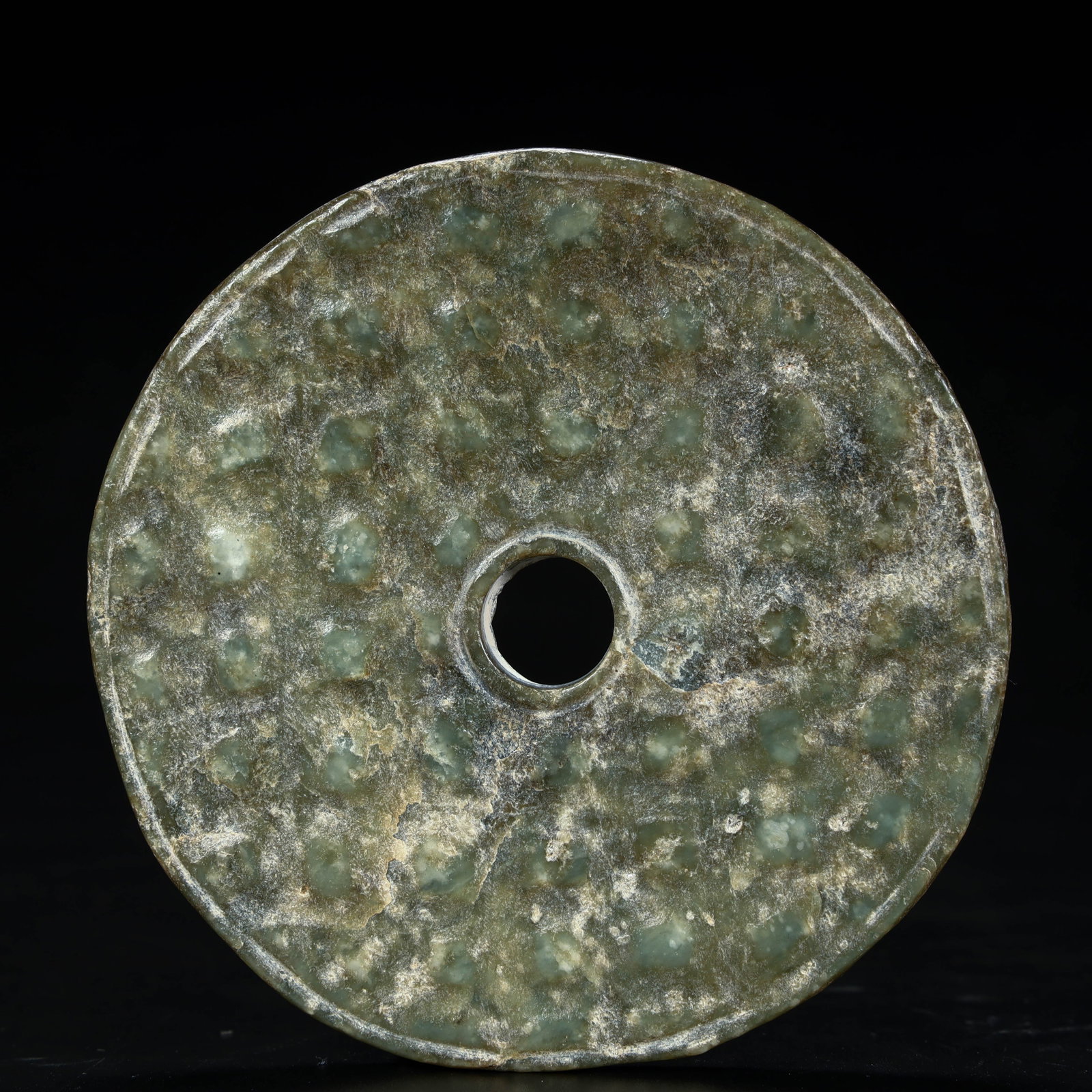A finely crafted jade bi with cattail patterns: Exquisite reed-patterned jade bi Size: L: 10cm W:10cm W:102.6g (The Dimensions Of All Batches Are Manually Measured.If You Need More Detailed Information, Please Contact Our Customer Service Before Bi