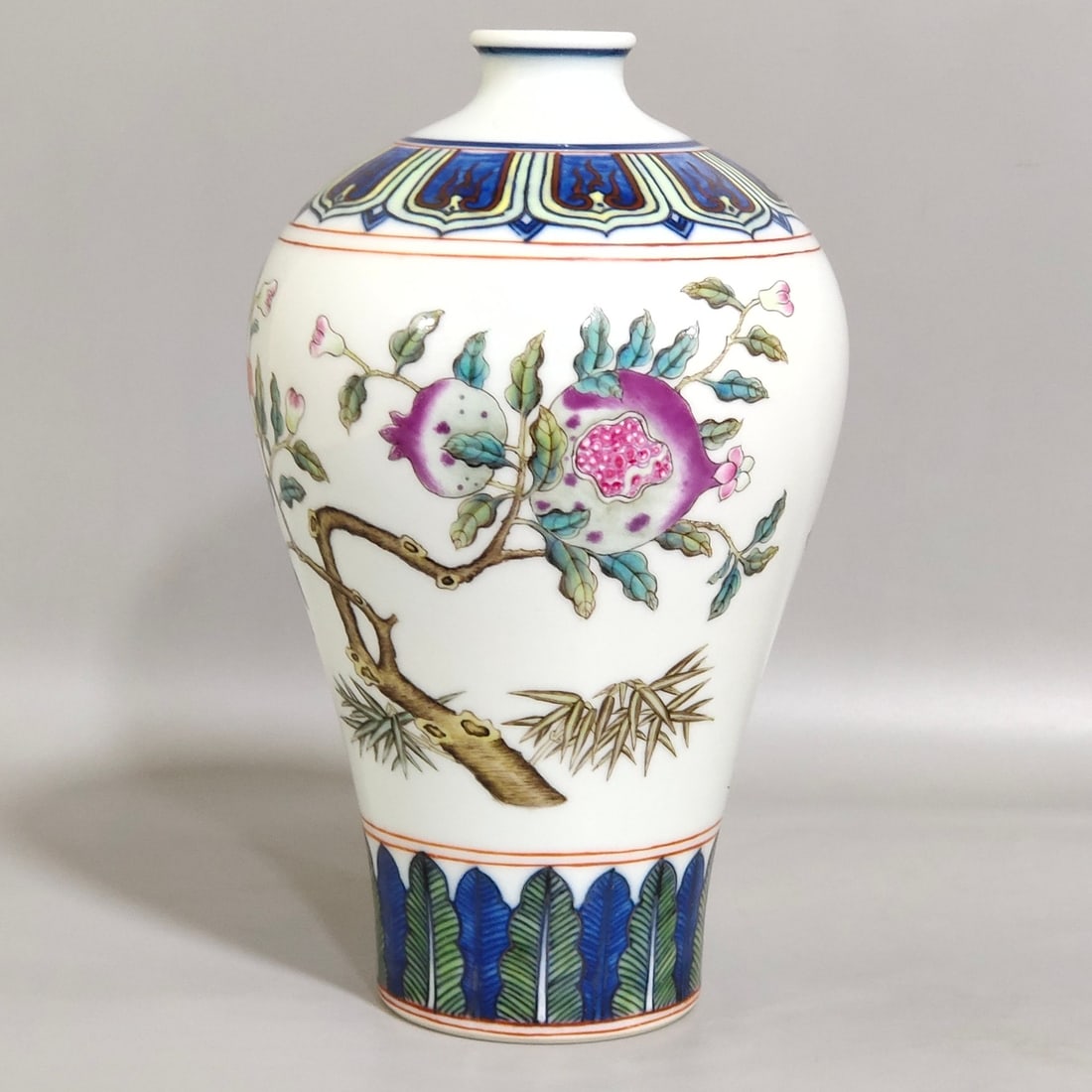 A Pomegranate Plum Vase from the Qianlong period of the Qing Dynasty, featuring a 'Doucai Smile: The 'Doucai' (Laughing Mouth) pomegranate plum vase made during the Qianlong period of the Qing Dynasty Size:16.8x10 cm (The Dimensions Of All Batches Are Manually Measured.If You Need More Detailed I