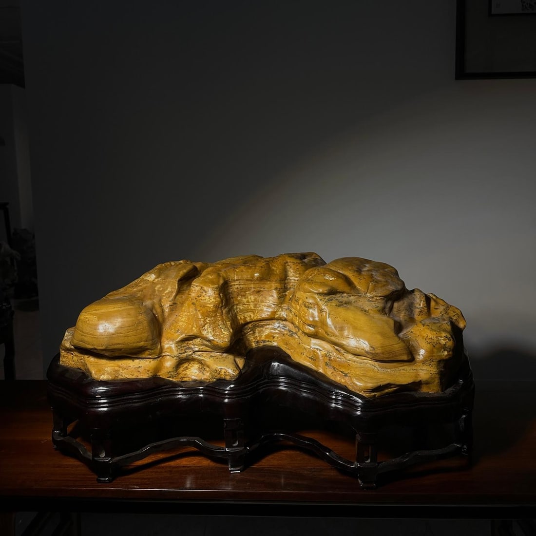 A beautiful colorful Spirit Bi stone gold mountain: Exquisite colorful Lingbi stone golden mountain Size: L: 72 cm x H: 30 cm x T: 38 cm (The Dimensions Of All Batches Are Manually Measured.If You Need More Detailed Information, Please Contact Our Cust