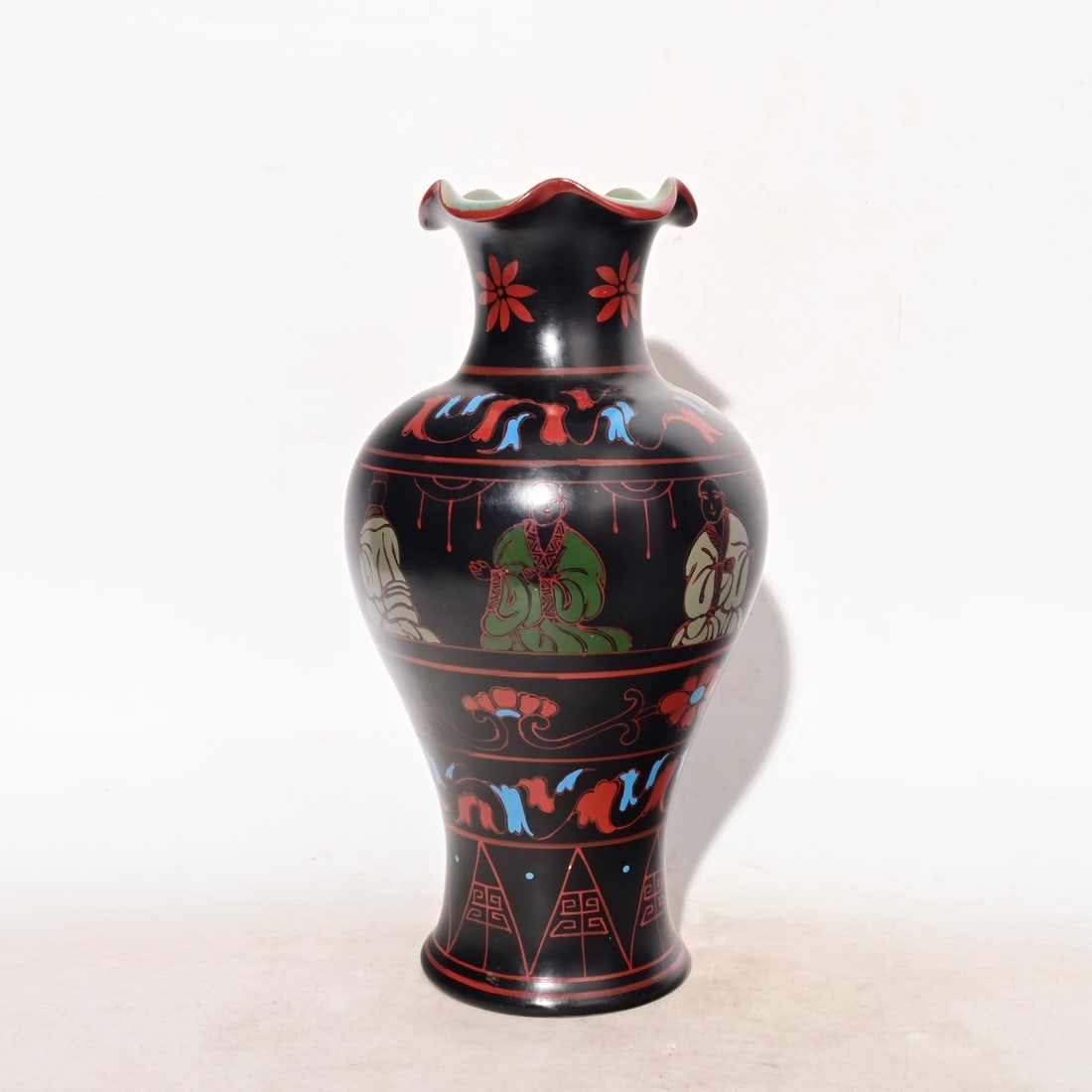 A Song Dynasty Ru kiln Qingliang Temple imperial sealed large lacquer vase with floral mouth and: A Song dynasty Ru kiln Qingliang Temple imperial sealed large lacquer vase with floral mouth and human figures Size:26.5x14.5cm (The Dimensions Of All Batches Are Manually Measured.If You Need More De