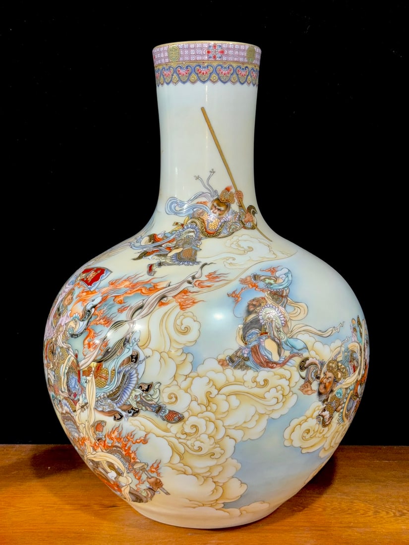 A Qianlong period Qing Dynasty Doujing Ruyi Bianqi Dasheng Sun Wukong War God Weapon Tongjingtian: A Doujing Ruyi Bianjing Ruyi Bianqi Dasheng Sun Wukong War God Weapon Tongjingtian Sphere Vase made during the Qianlong period of the Qing Dynasty Size: H: 53.5 cm xCalibre: 12.2 cm x Belly diameter: 