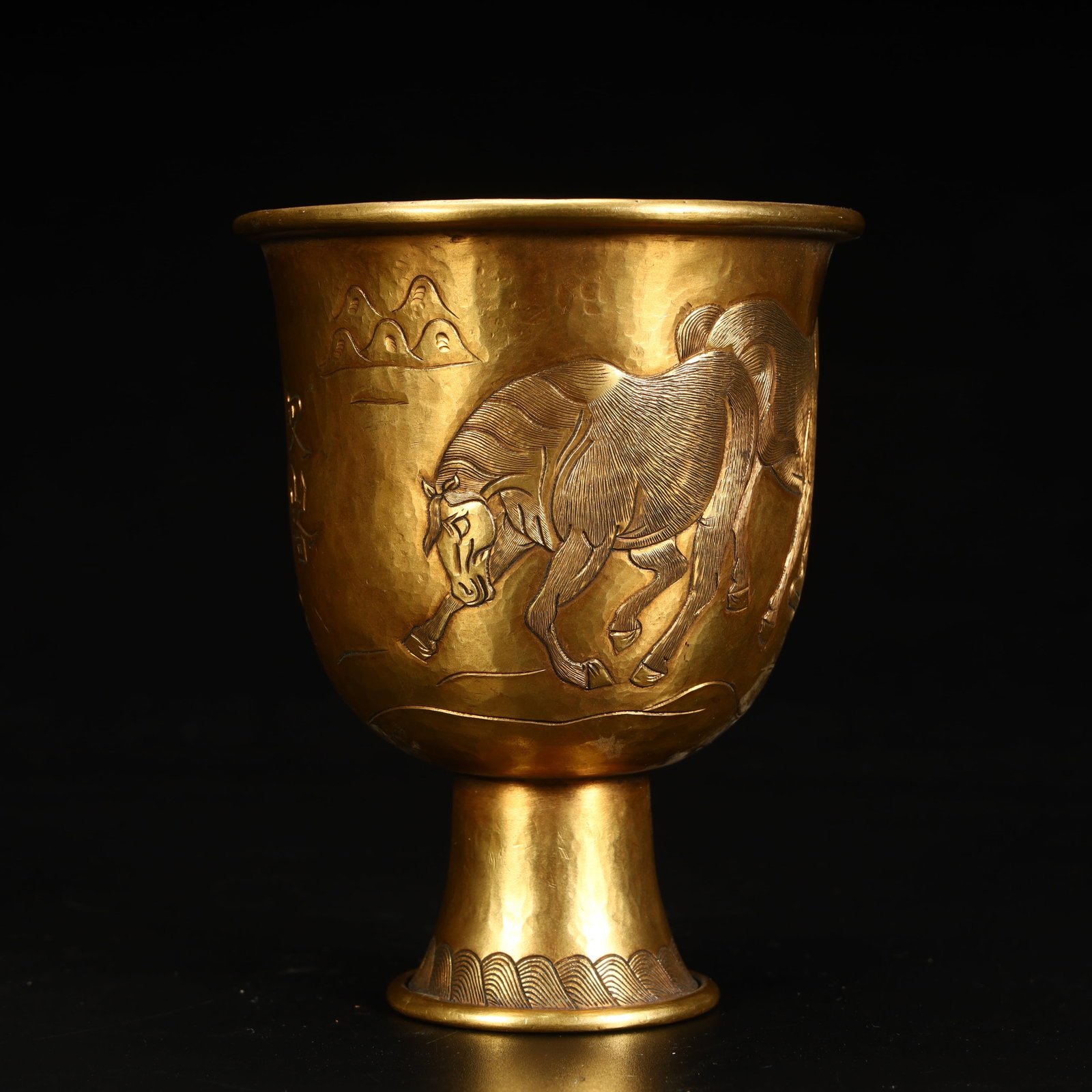 A Qing Dynasty bronze gilt steed-shaped cup with horse motif: A Qing Dynasty bronze gilt steed-patterned high-footed cup SIZE: H:10.8cm L: 8.5cm W:8.5cm W:282g (The Dimensions Of All Batches Are Manually Measured.If You Need More Detailed Information, Please Con