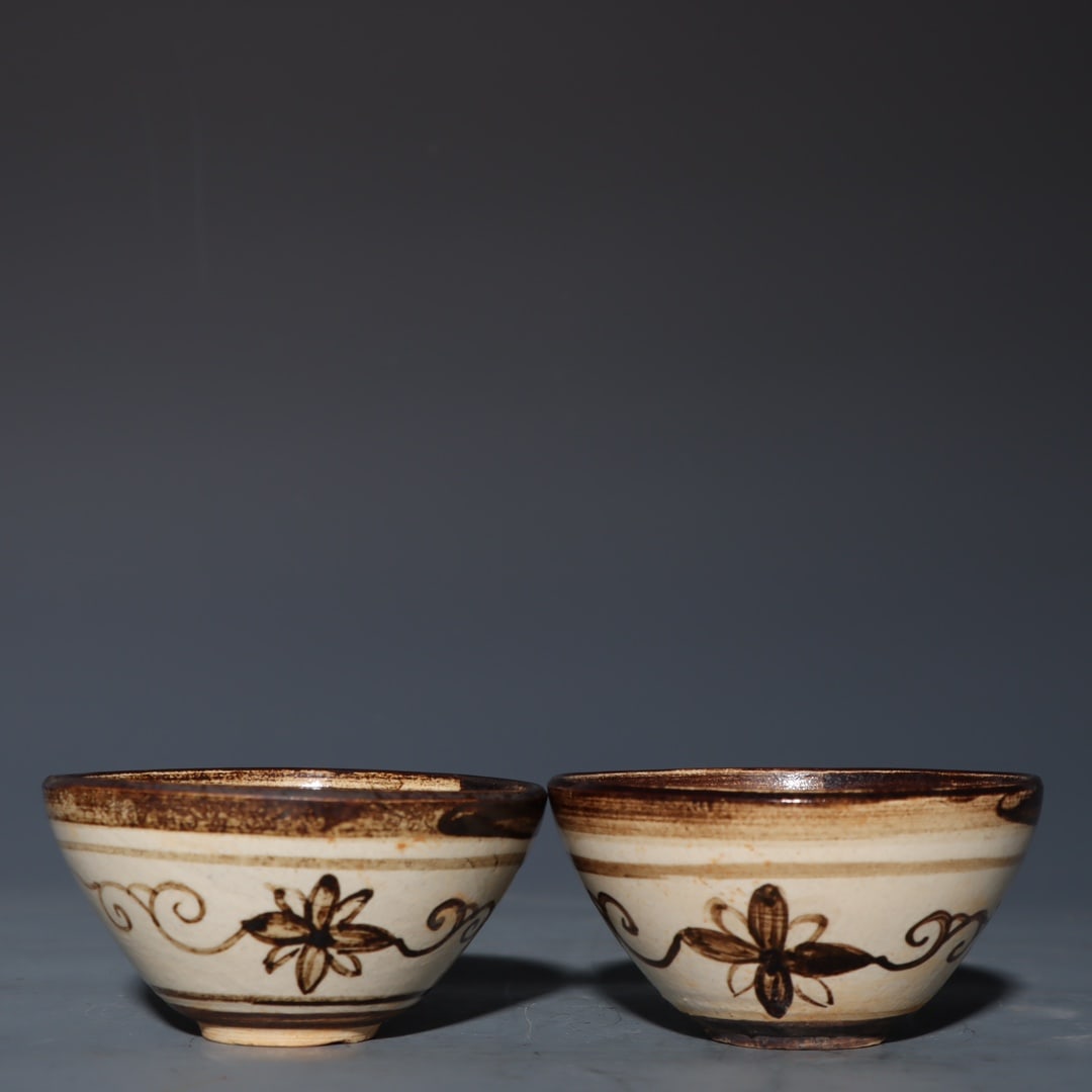 A pair of painted tea cups from the Jizhou kiln of the Song Dynasty (1 of 4)