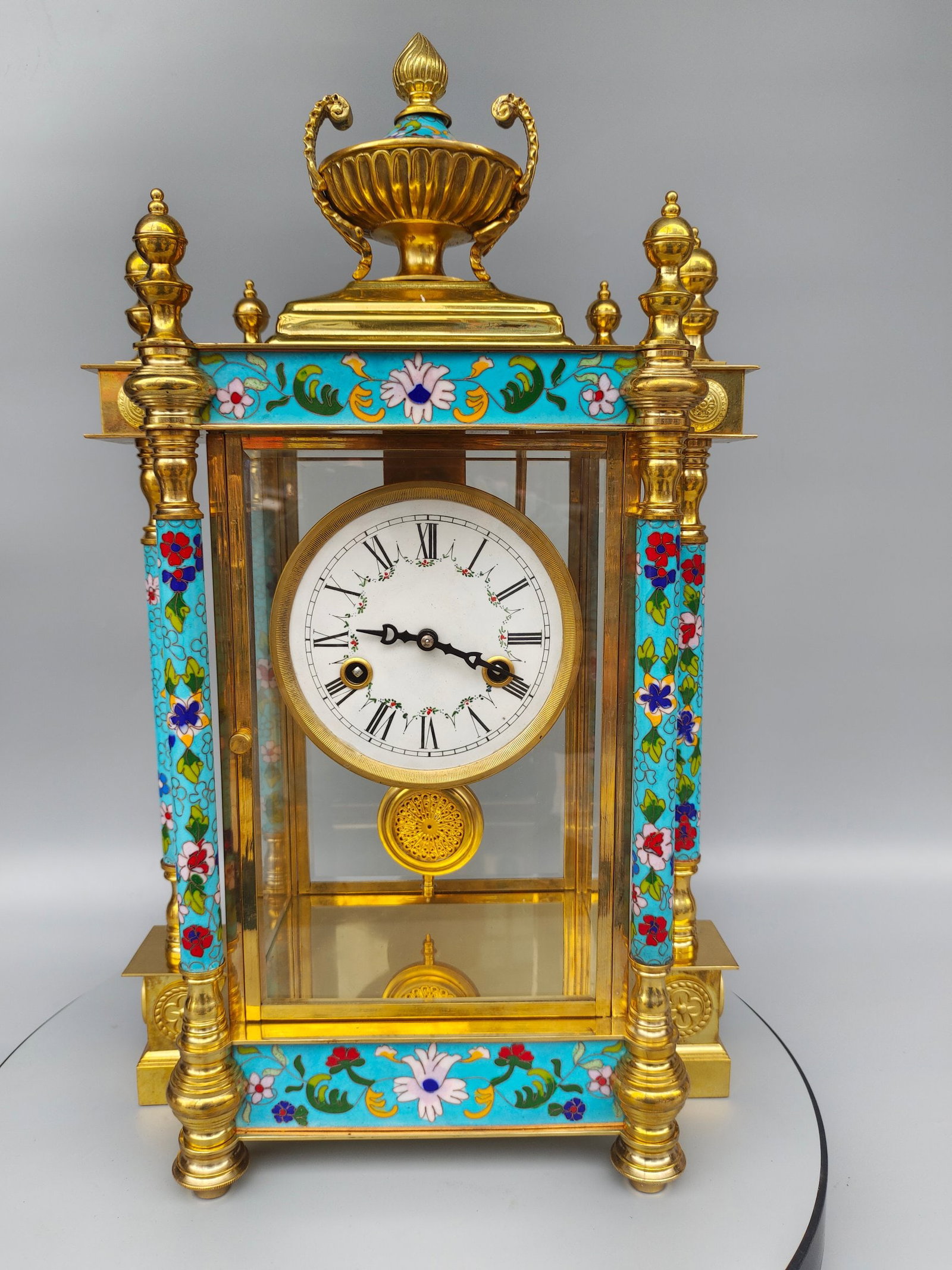 A beautiful classic European mechanical pure copper cloisonne old hand clock: A beautiful classic European mechanical pure copper filigree old hand clock Size:33 cm x20 cm x55 cm (The Dimensions Of All Batches Are Manually Measured.If You Need More Detailed Information, Please 