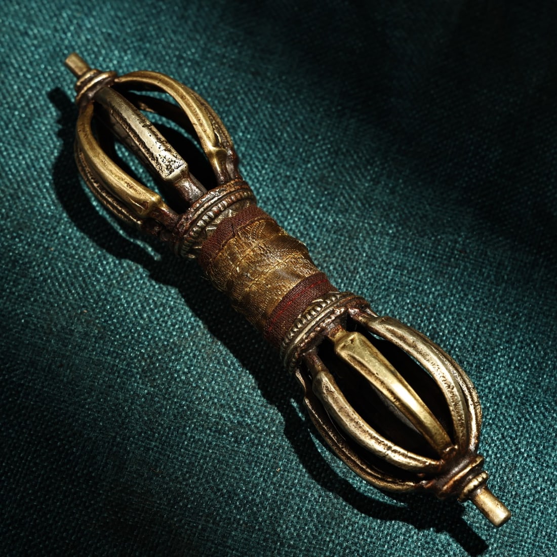 A fine pure copper Tibetan tradition esoteric nine-strand Dorje demon-subduing pestle ritual (1 of 9)