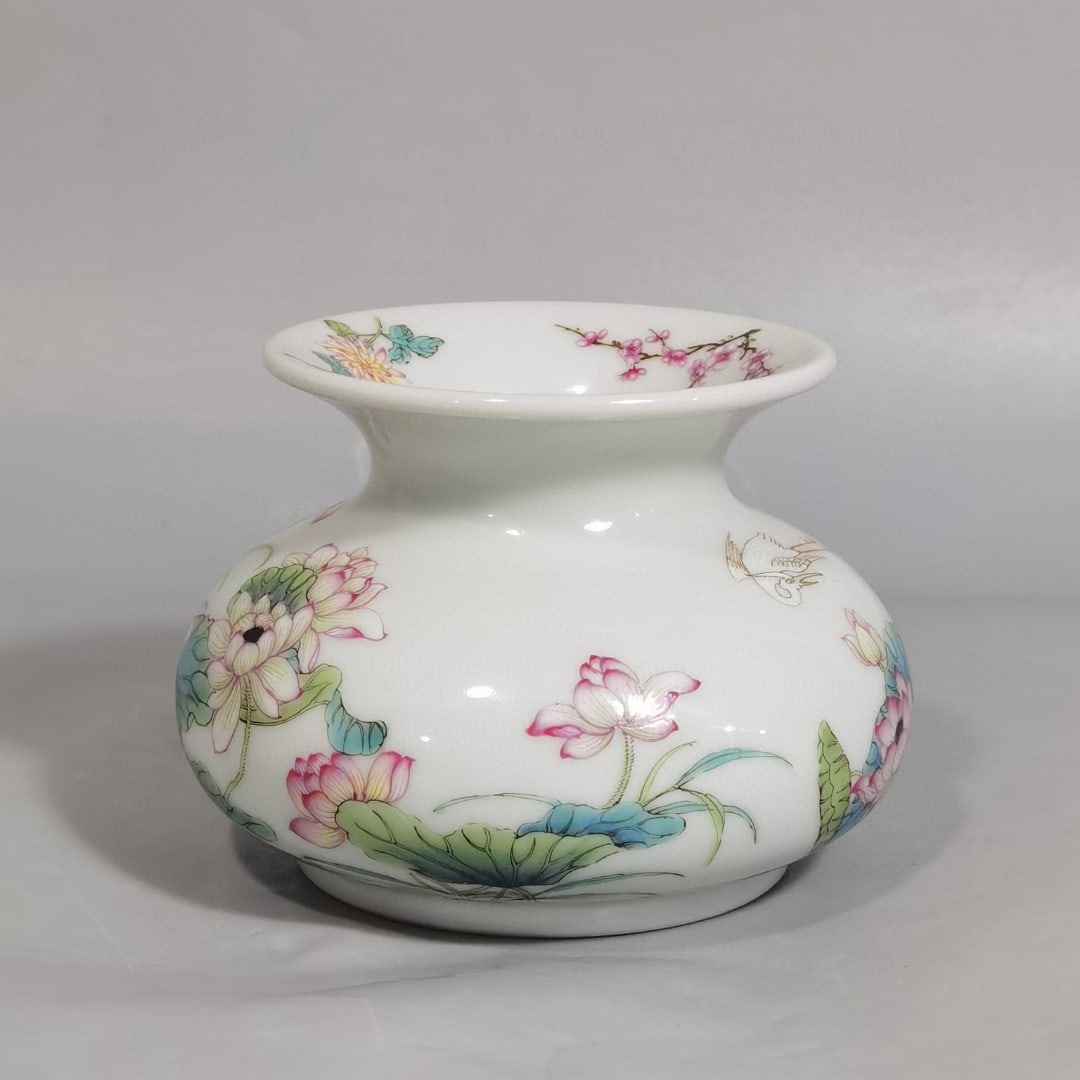 A beautiful pastel lotus water basin: A beautifully crafted famille rose lotus water bowl Size: H: 6 cm x Belly diameter: 8 cm (The Dimensions Of All Batches Are Manually Measured.If You Need More Detailed Information, Please Contact Our 