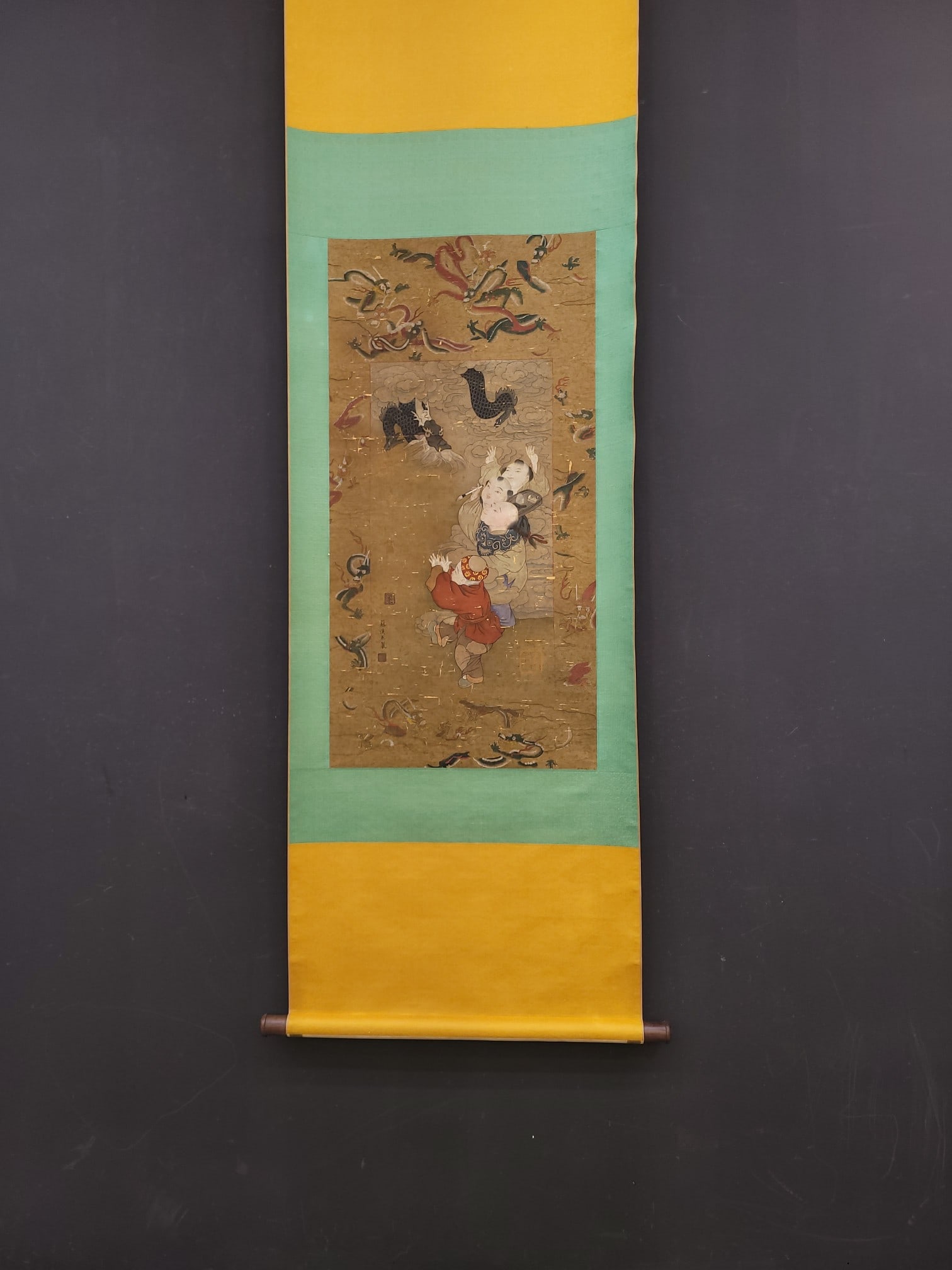 A Song Dynasty painting by Su Hanchen featuring dragon patterns and infant play (1 of 9)