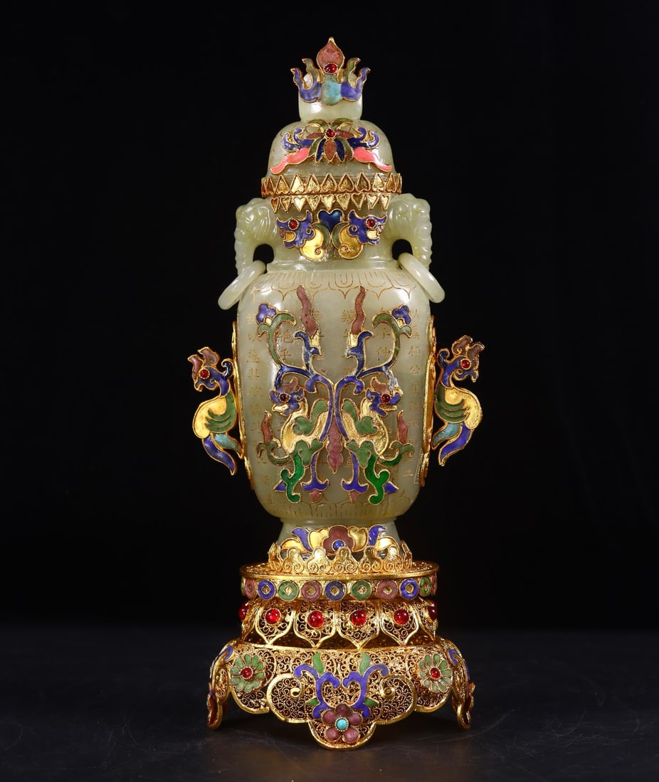 A Qing Dynasty Hetian jade gold-inlaid double-handled vase: A Qing Dynasty Hetian jade gold-inlaid double-handled vase Size:H:28cm L:11.5cm W:8.5cm W:0.728kg (The Dimensions Of All Batches Are Manually Measured.If You Need More Detailed Information, Please Con